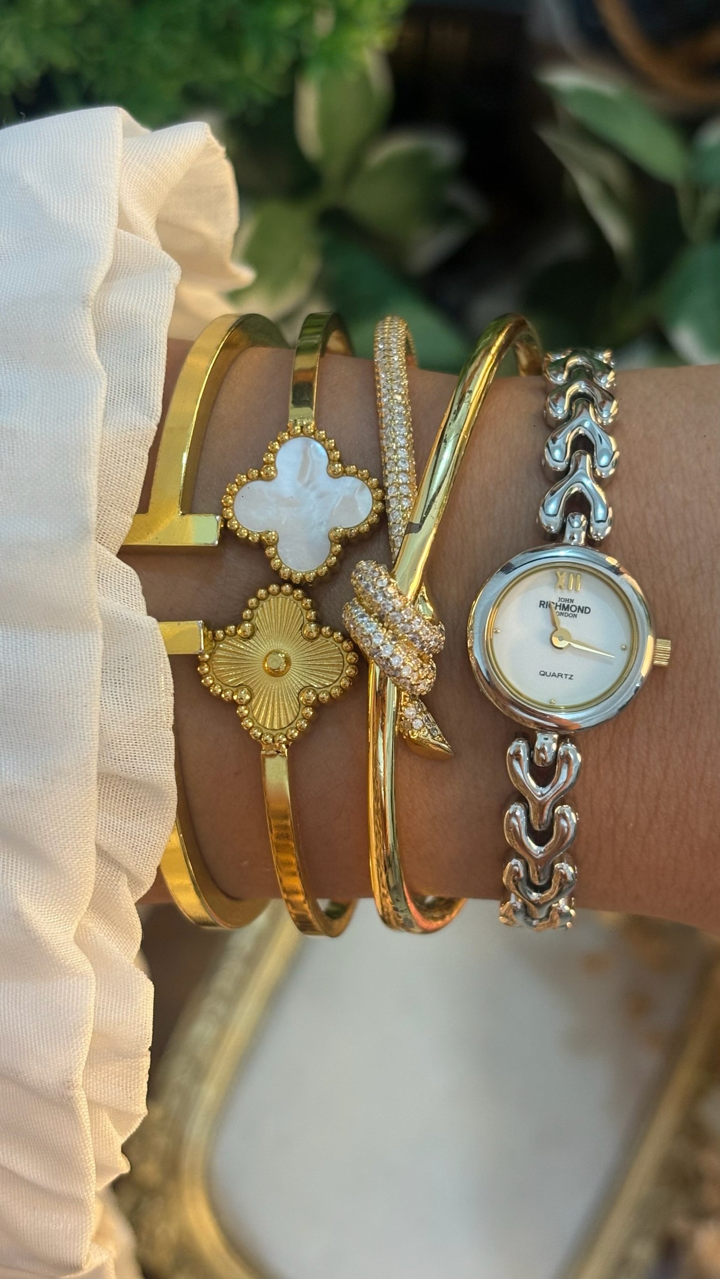 Rare Dainty Vintage John Richmond London Wishbone Links Bracelet Watch in Silver Tone Quartz