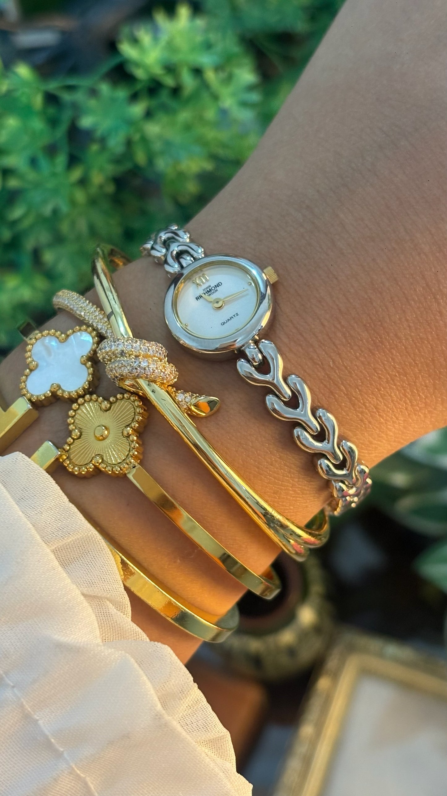 Rare Dainty Vintage John Richmond London Wishbone Links Bracelet Watch in Silver Tone Quartz