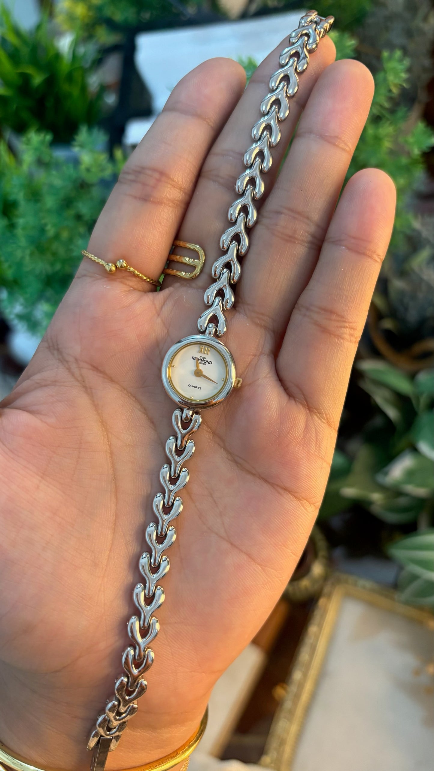 Rare Dainty Vintage John Richmond London Wishbone Links Bracelet Watch in Silver Tone Quartz