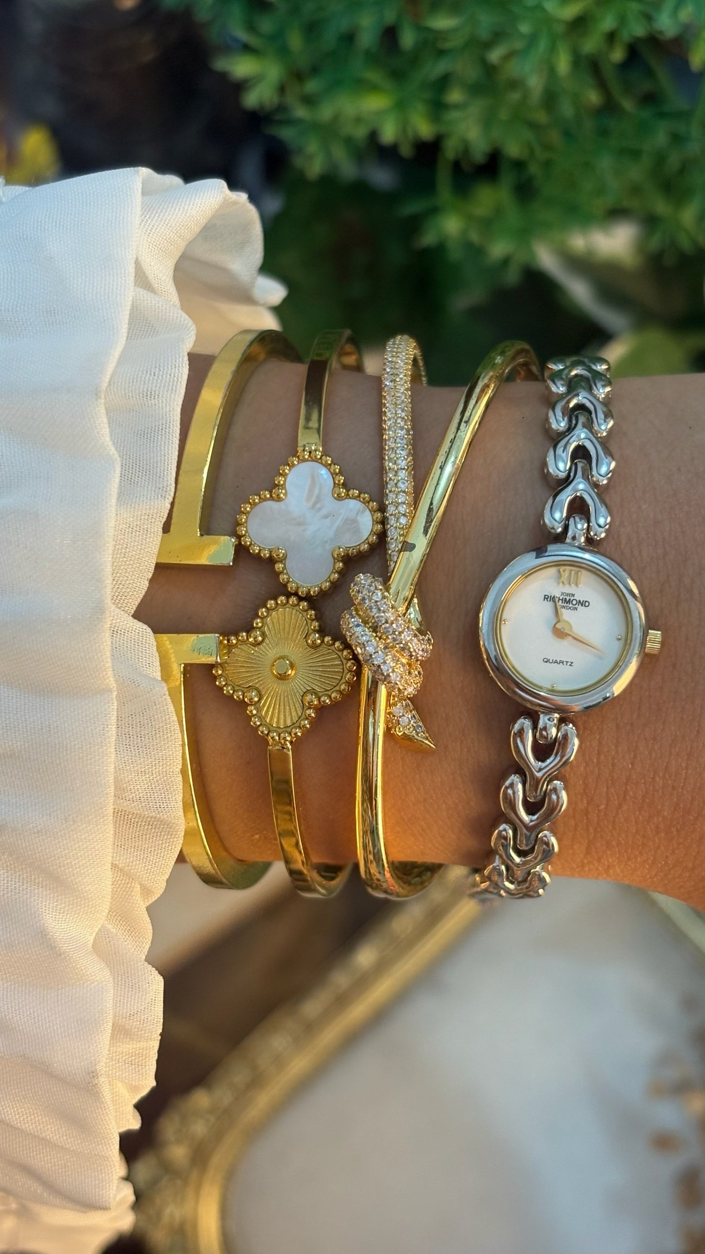 Rare Dainty Vintage John Richmond London Wishbone Links Bracelet Watch in Silver Tone Quartz