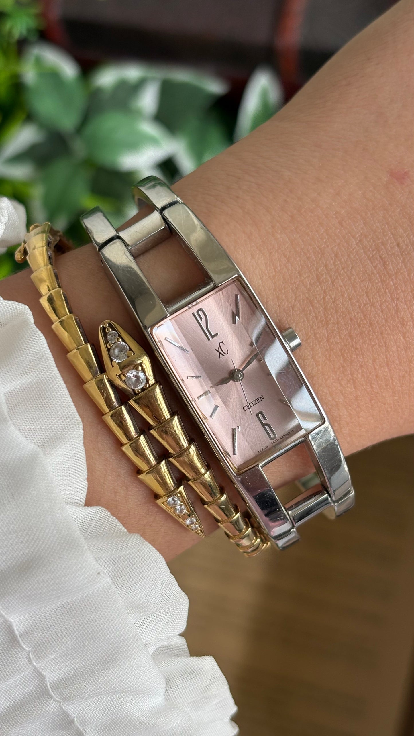 Vintage Citizen Watch in Silver Tone Pink Dial Rare Belt Style Bangle