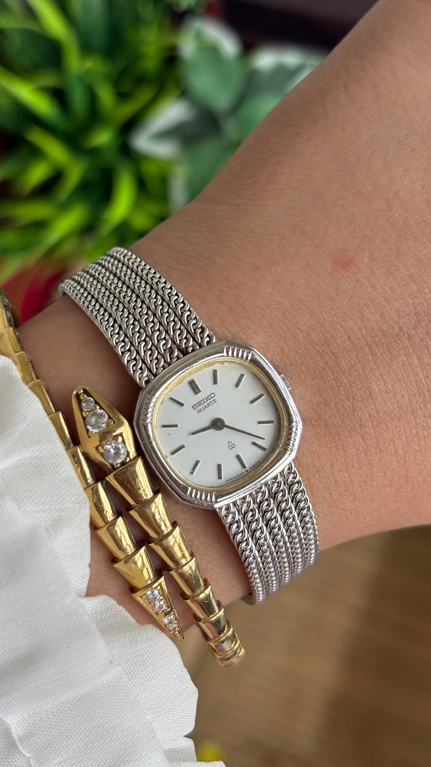 Extremely Rare Vintage Seiko Watch in Silver Tone Braided Style Bracelet