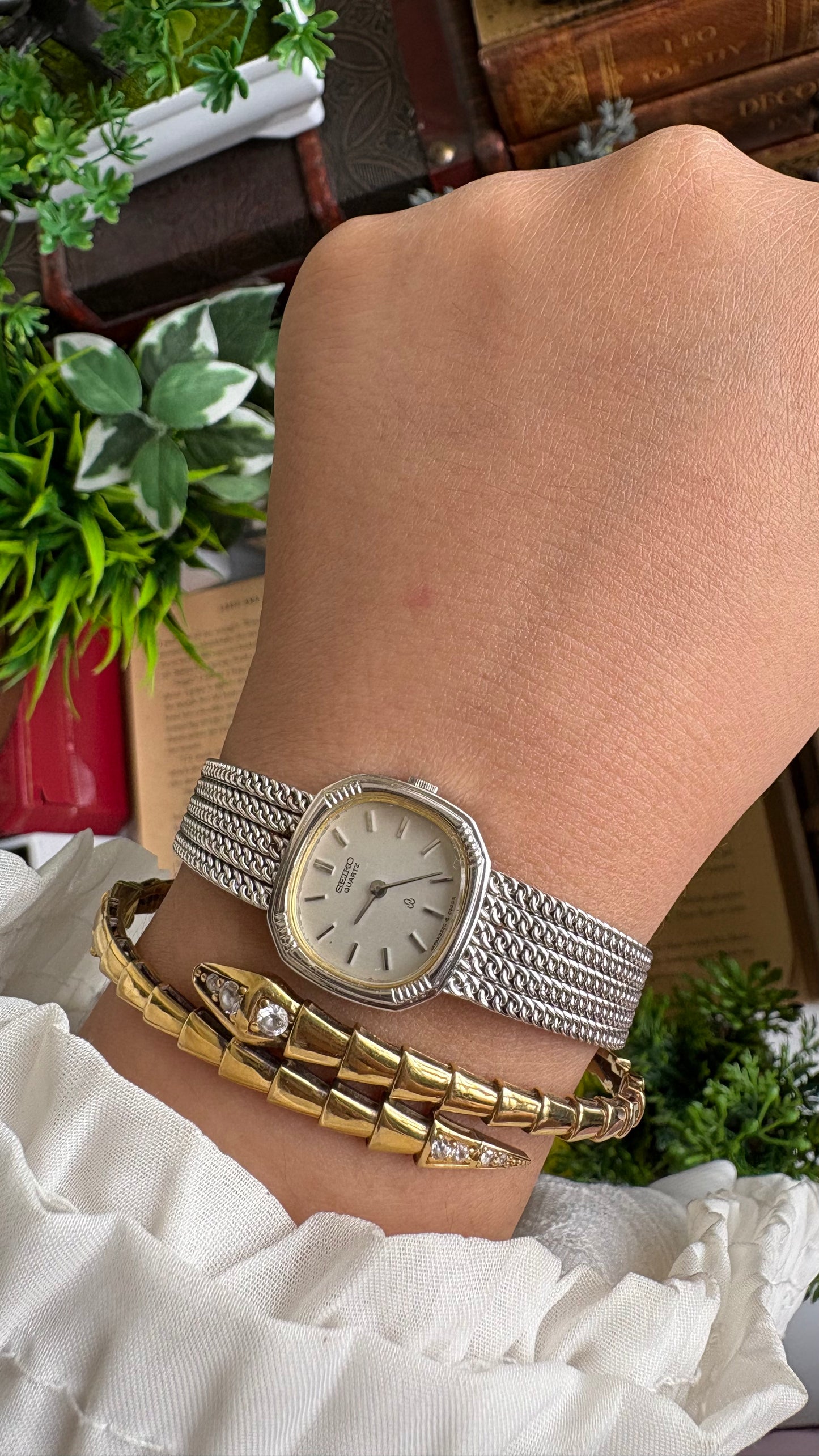 Extremely Rare Vintage Seiko Watch in Silver Tone Braided Style Bracelet