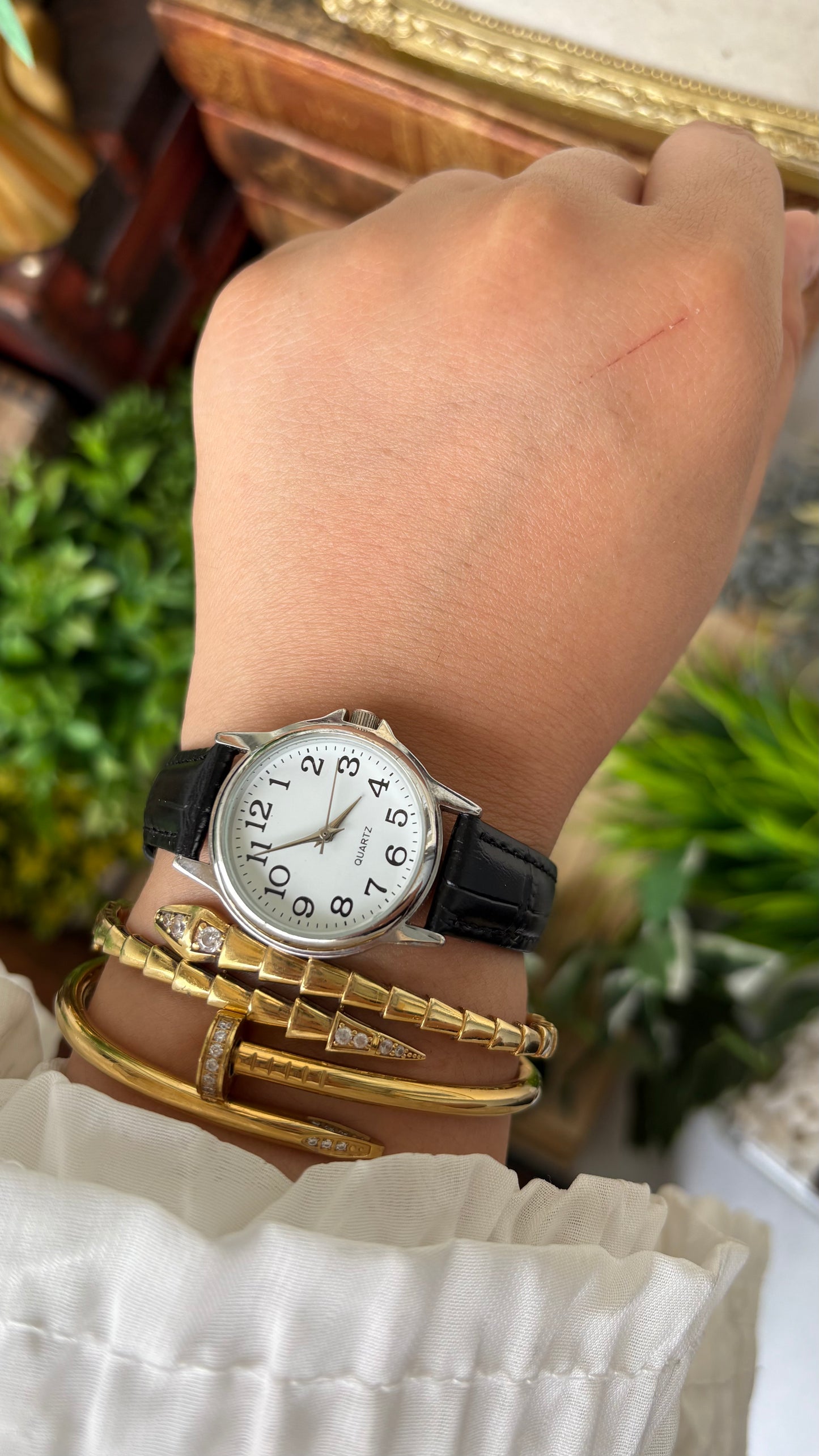 Vintage Accutime Classic Watch in Silver Tone Black Leather Quartz #00912