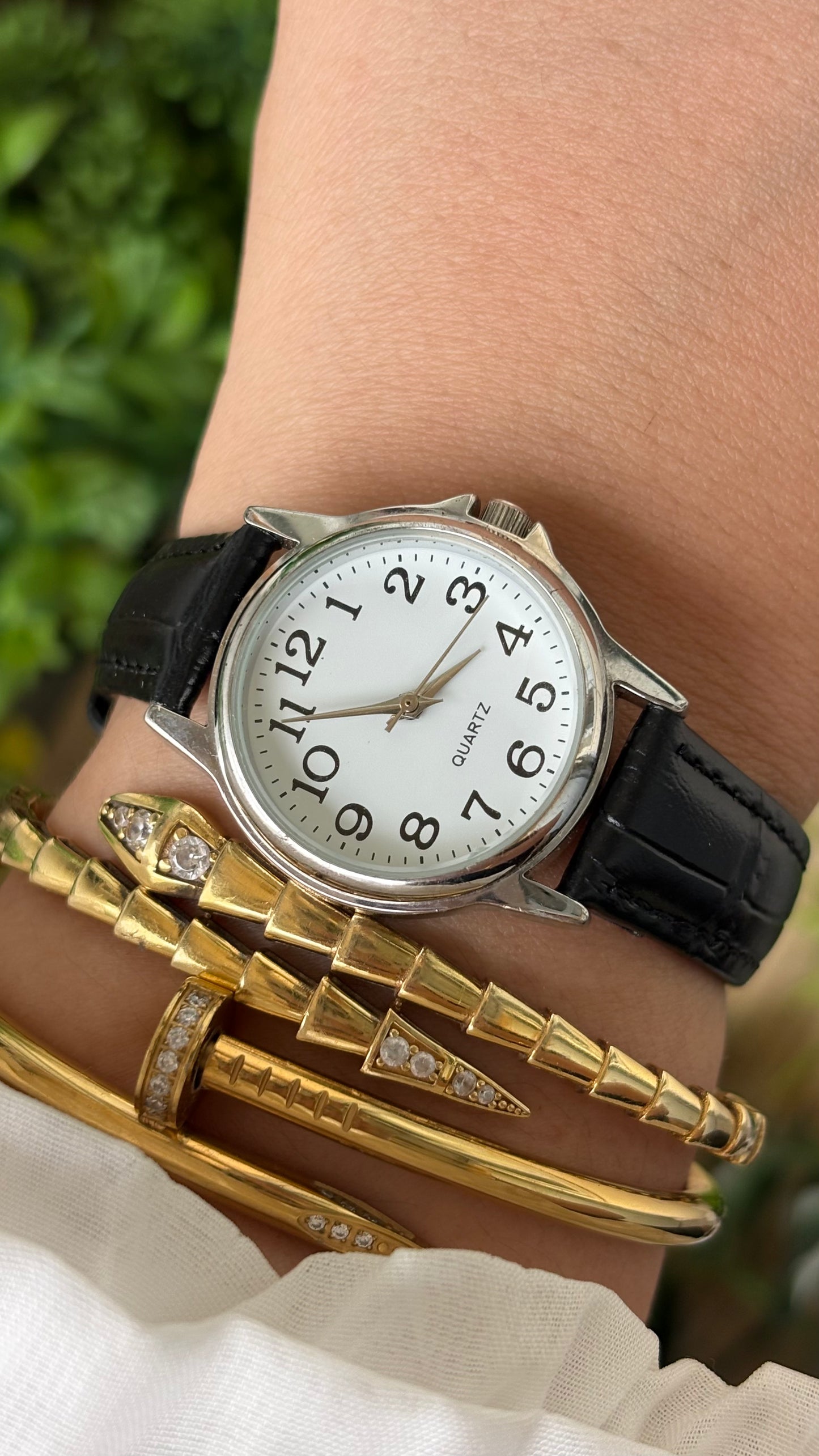 Vintage Accutime Classic Watch in Silver Tone Black Leather Quartz #00912