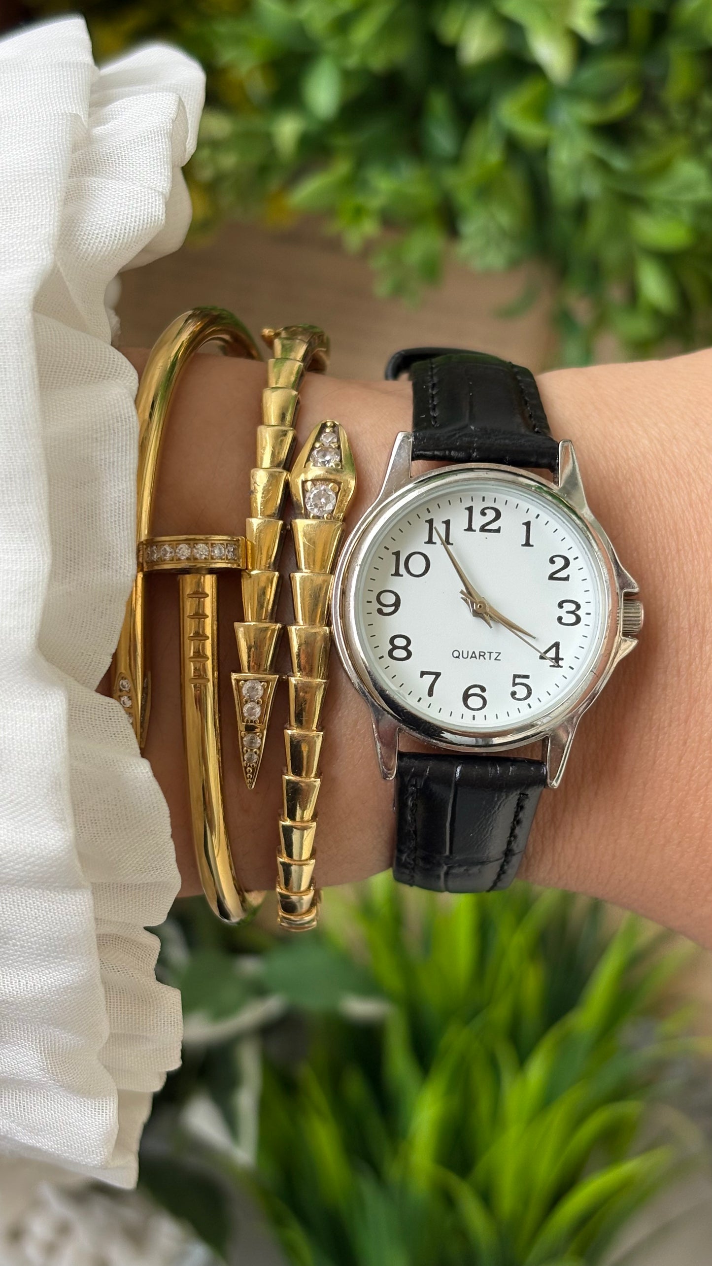 Vintage Accutime Classic Watch in Silver Tone Black Leather Quartz #00912