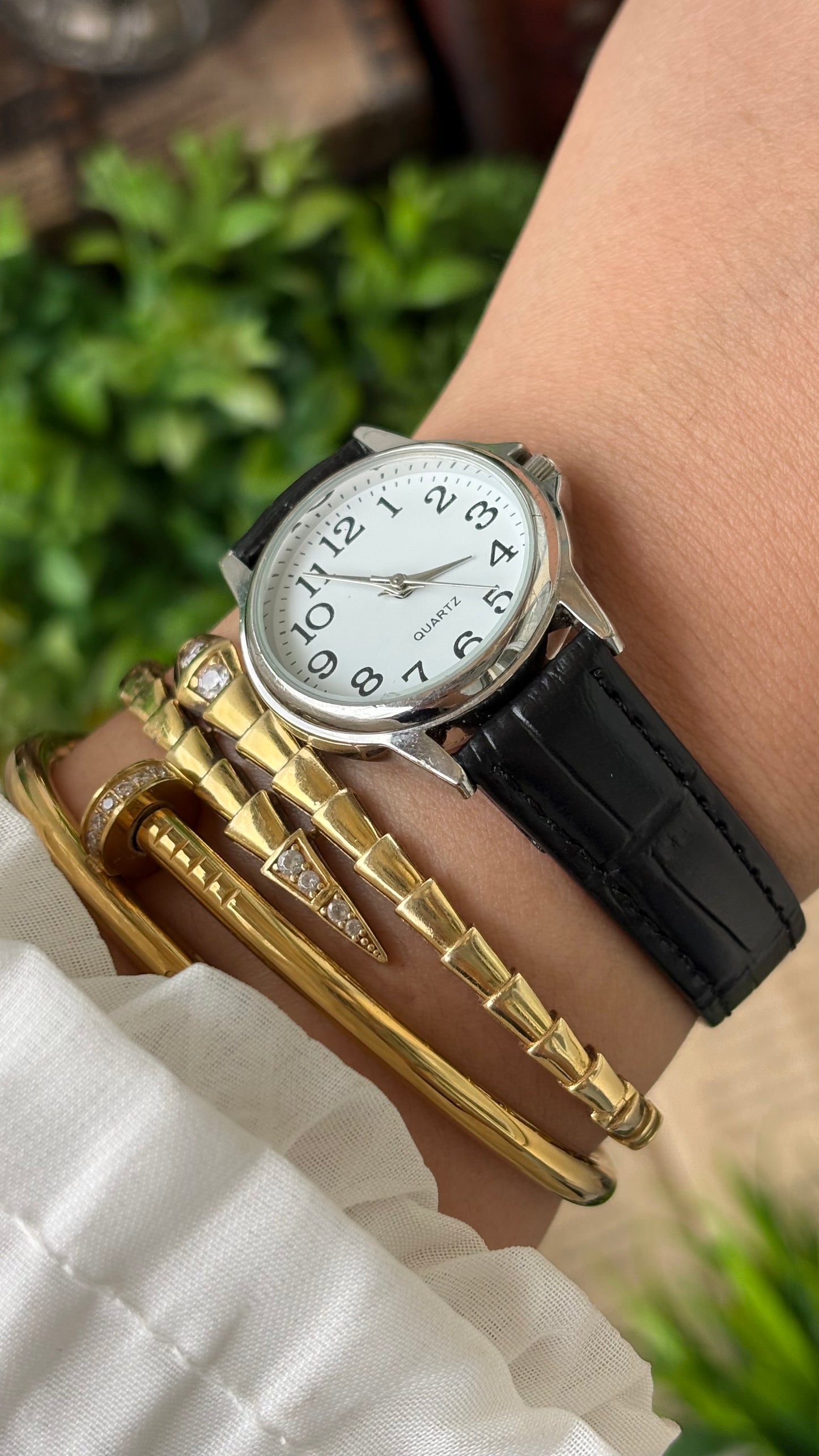 Vintage Accutime Classic Watch in Silver Tone Black Leather Quartz #00912