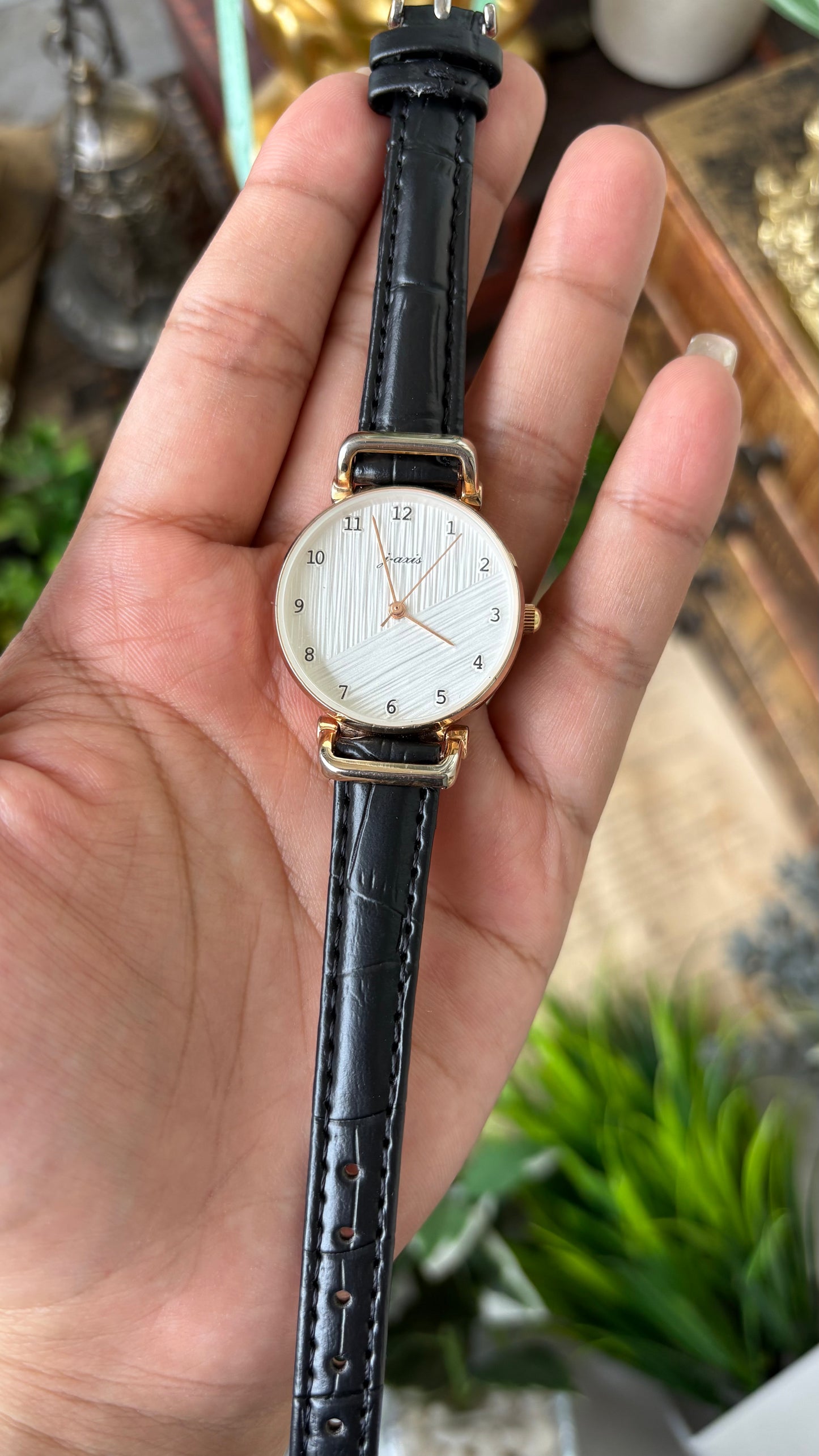 Vintage J-Axis Textured Brush Stroke Dial Watch in Gold Tone Black Leather Quartz #00908