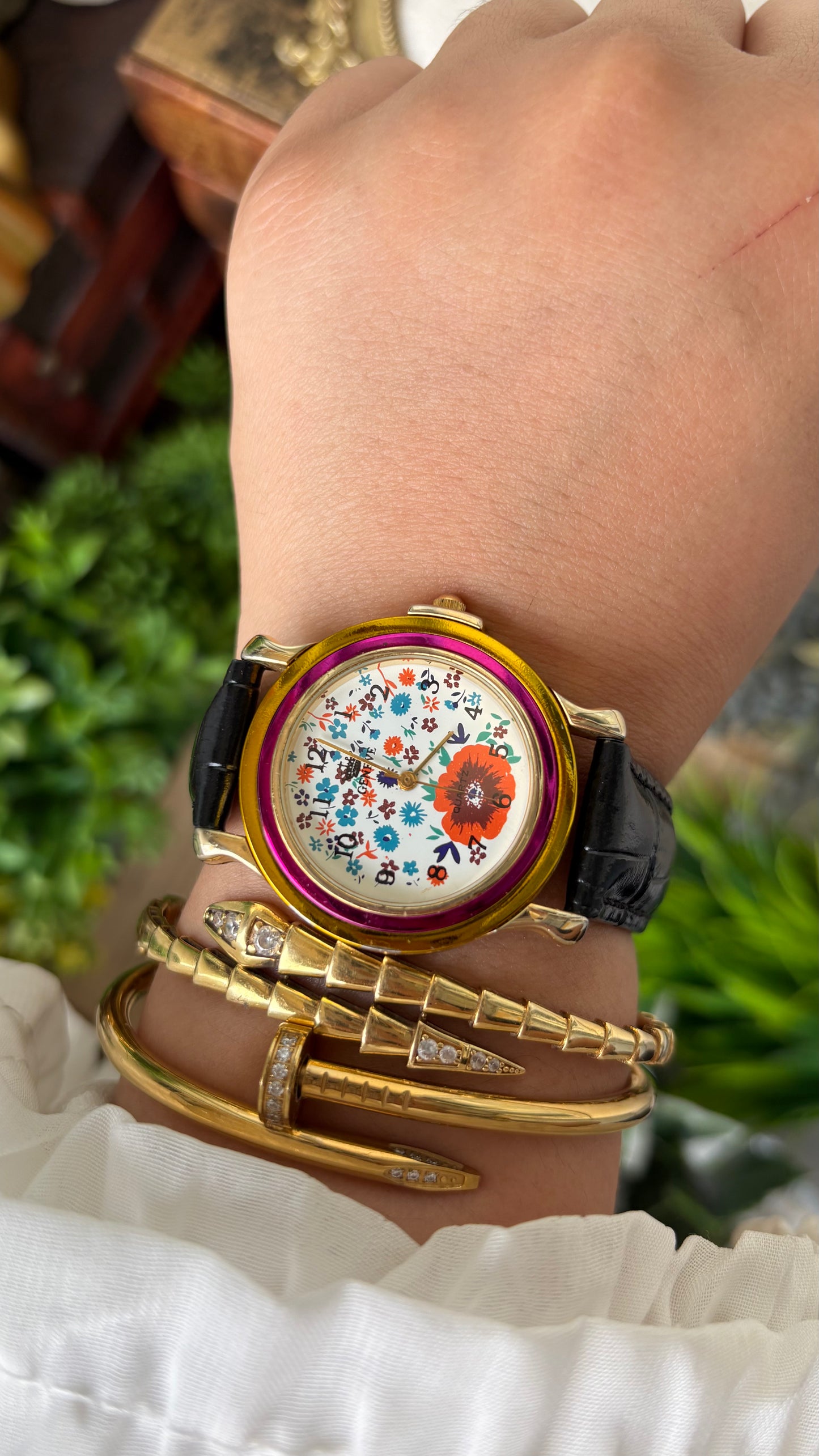 Vintage Cute Geneve Floral Art Deco Pink Line Bezel Accent Watch in Gold Tone Quartz #00923