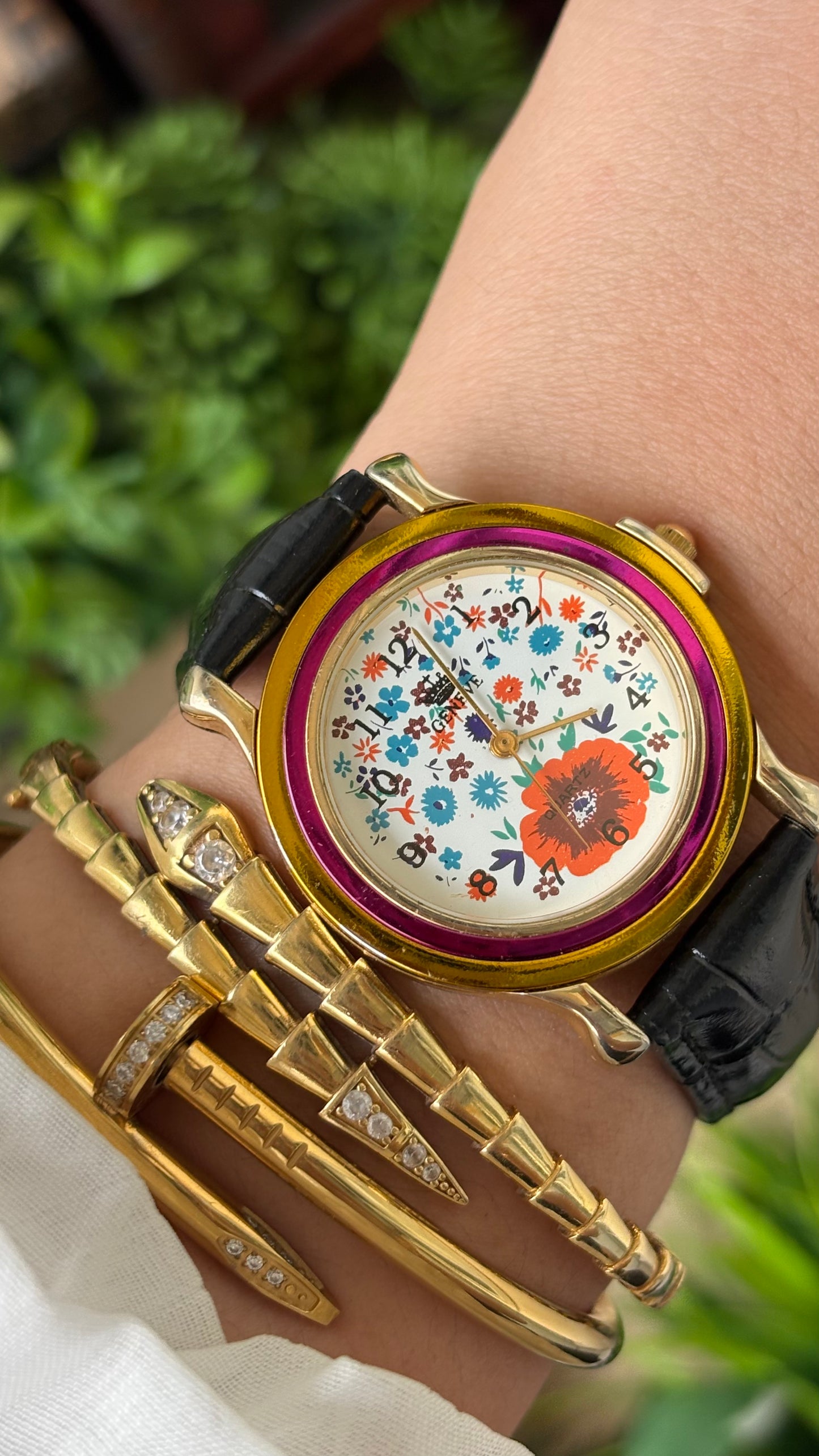 Vintage Cute Geneve Floral Art Deco Pink Line Bezel Accent Watch in Gold Tone Quartz #00923