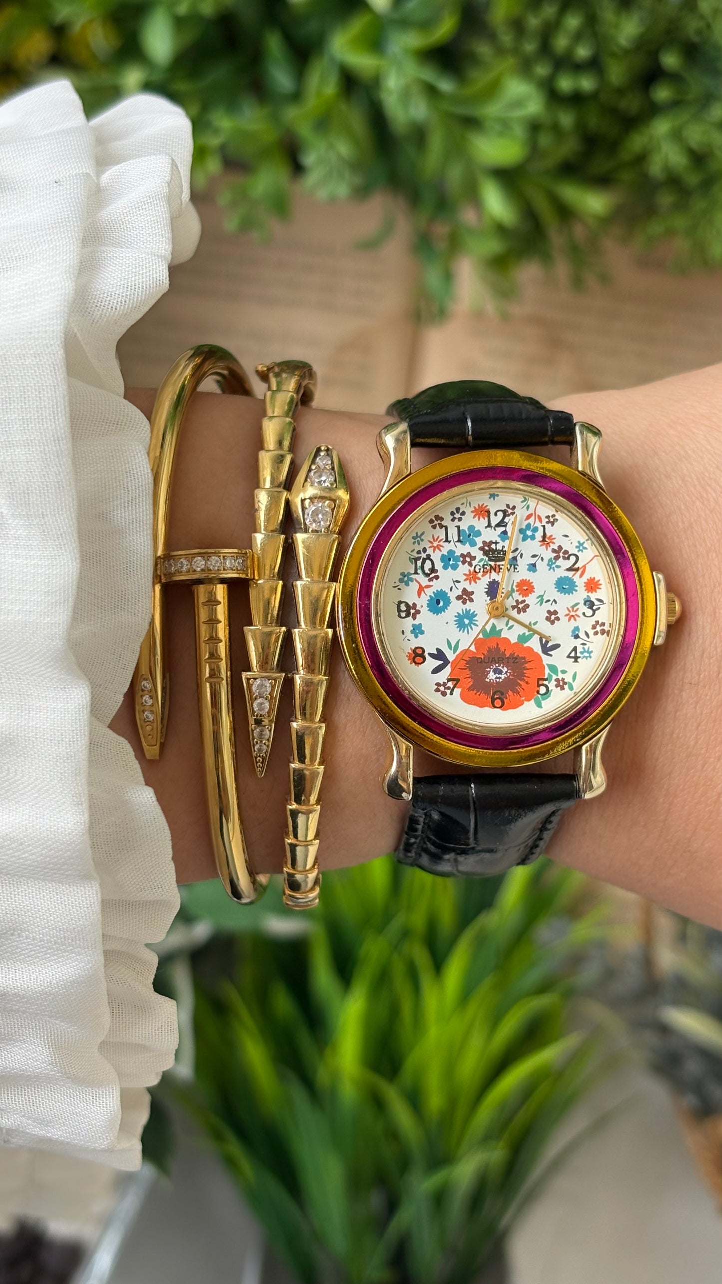 Vintage Cute Geneve Floral Art Deco Pink Line Bezel Accent Watch in Gold Tone Quartz #00923