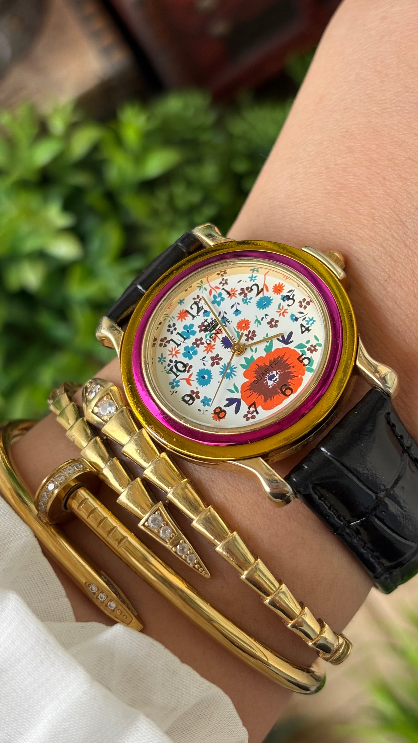 Vintage Cute Geneve Floral Art Deco Pink Line Bezel Accent Watch in Gold Tone Quartz #00923