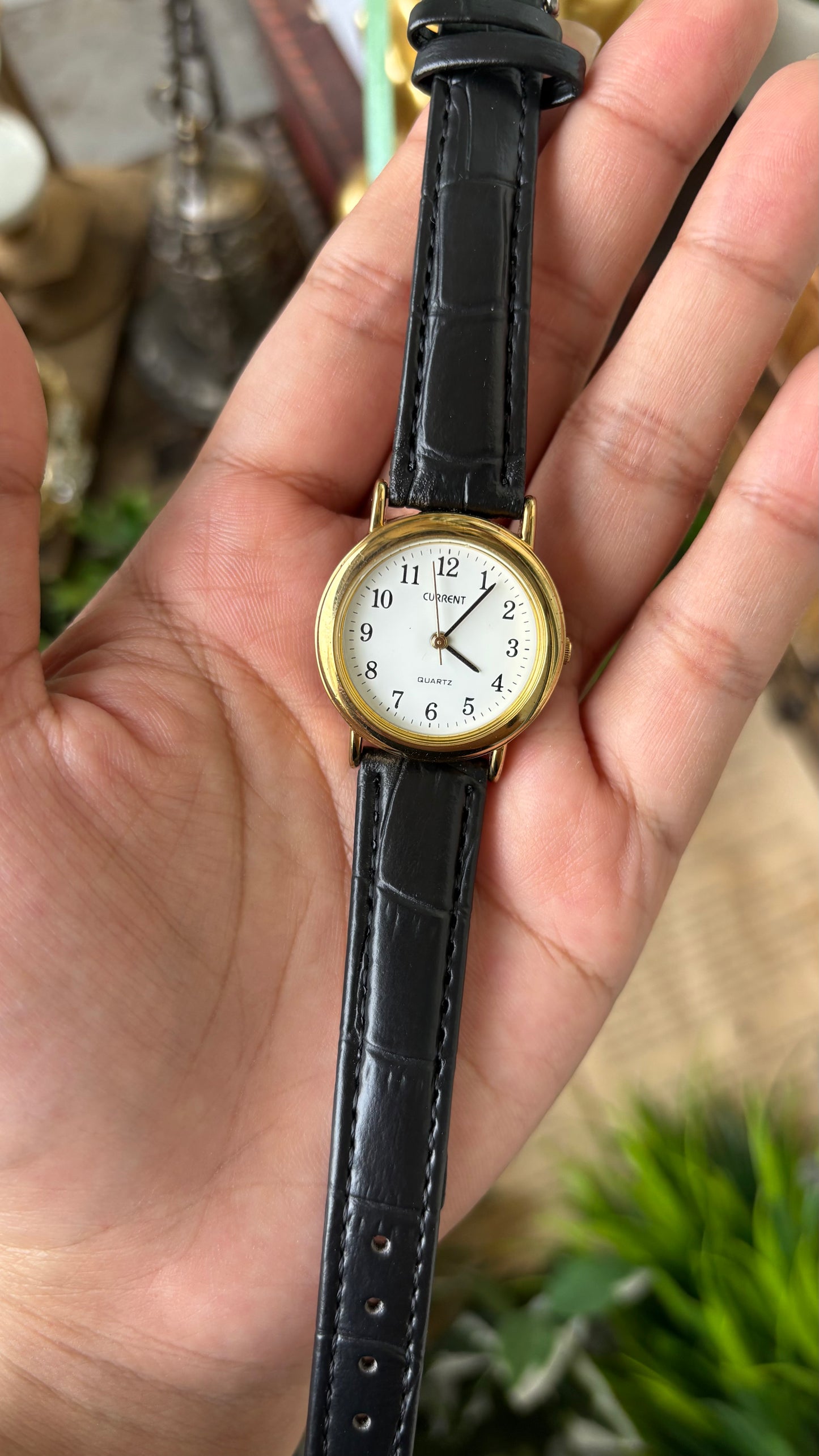 Vintage Current Classic Watch in Gold Tone Black Leather Quartz #00905