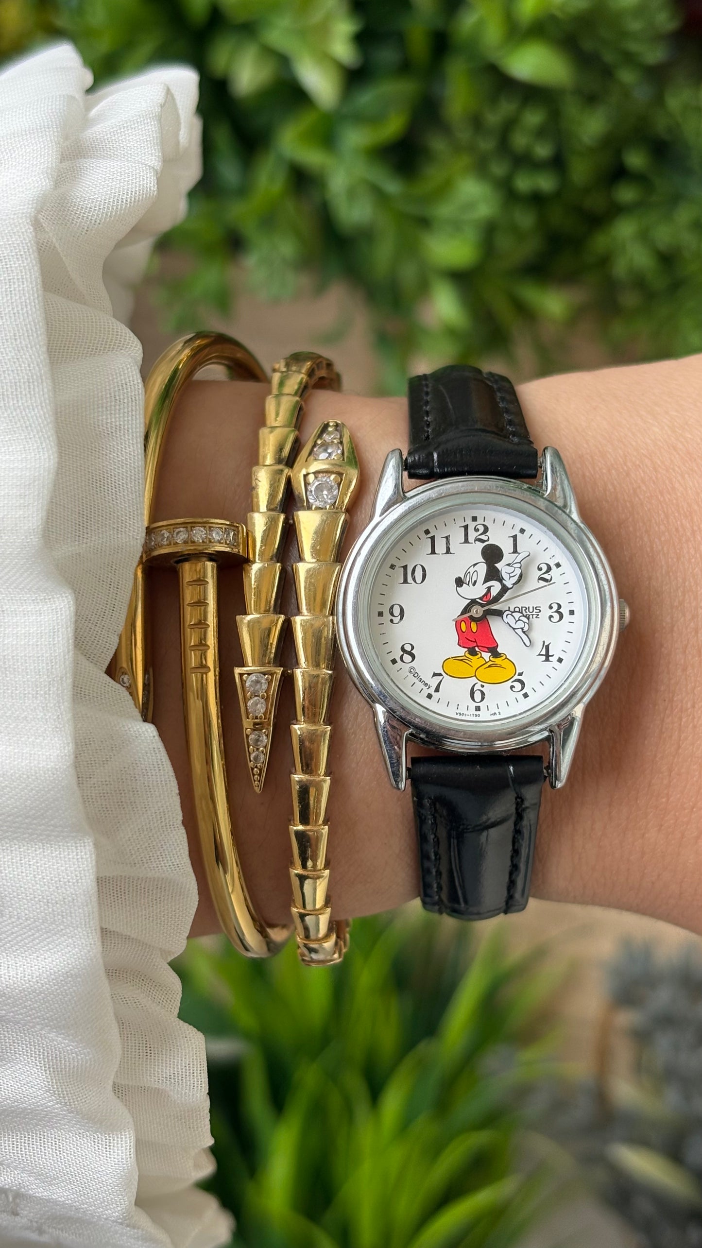 Rare Vintage Lorus Mickey Mouse Watch in Silver Tone Black Leather Quartz #00932