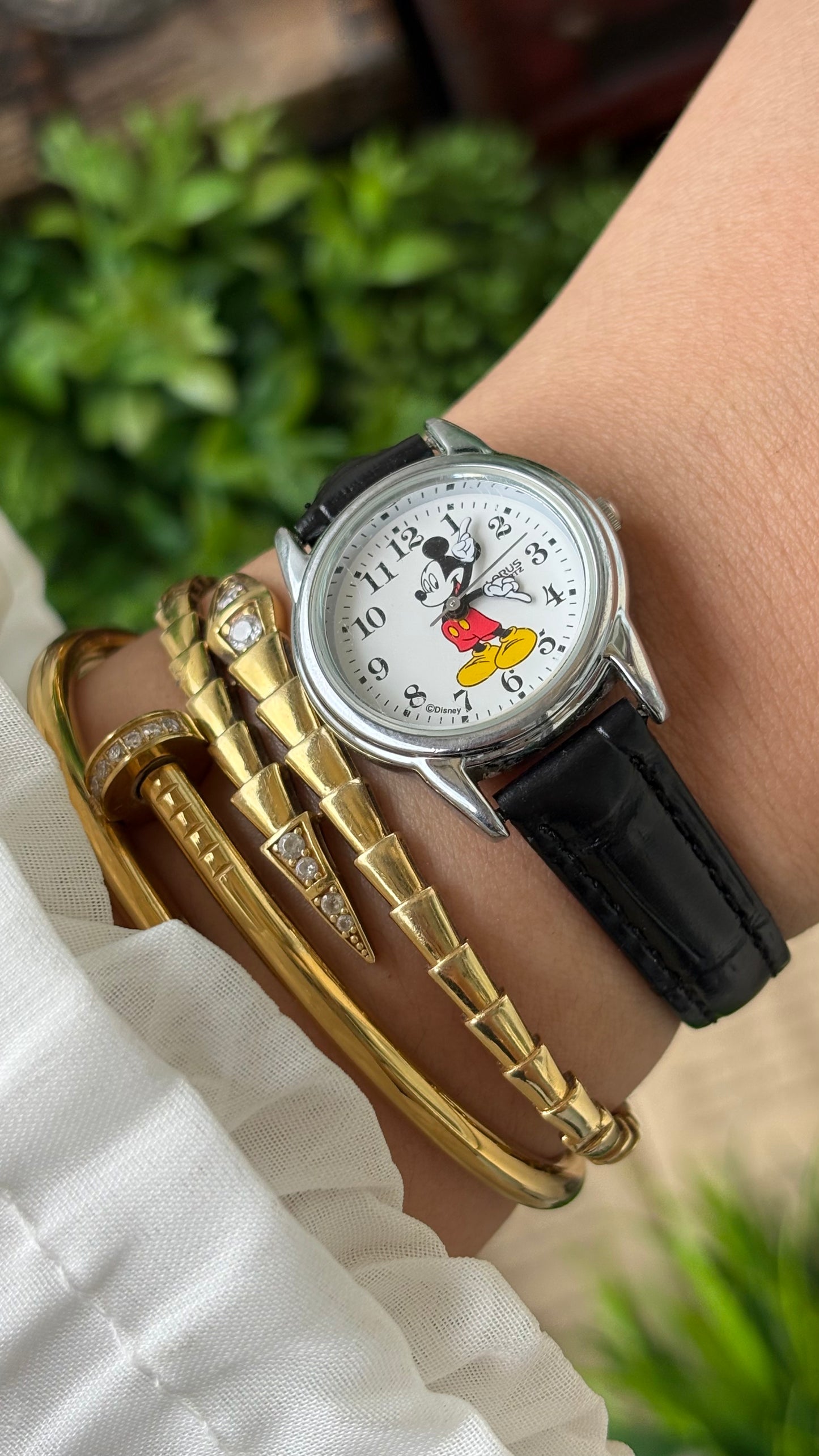 Rare Vintage Lorus Mickey Mouse Watch in Silver Tone Black Leather Quartz #00932