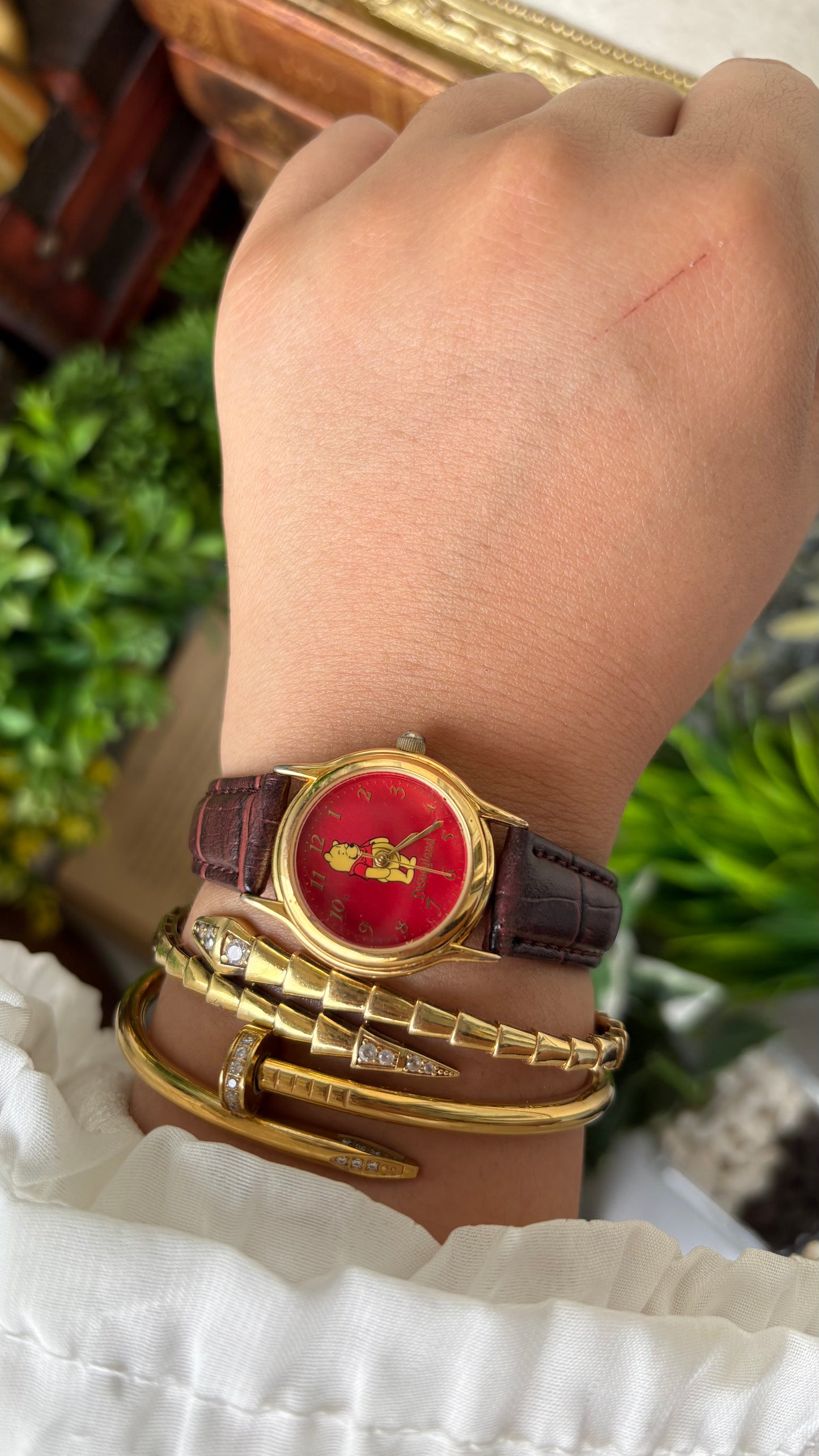 Rare Vintage Winnie the Pooh Red Dial Watch in Gold Tone Maroon Leather Quartz #00931
