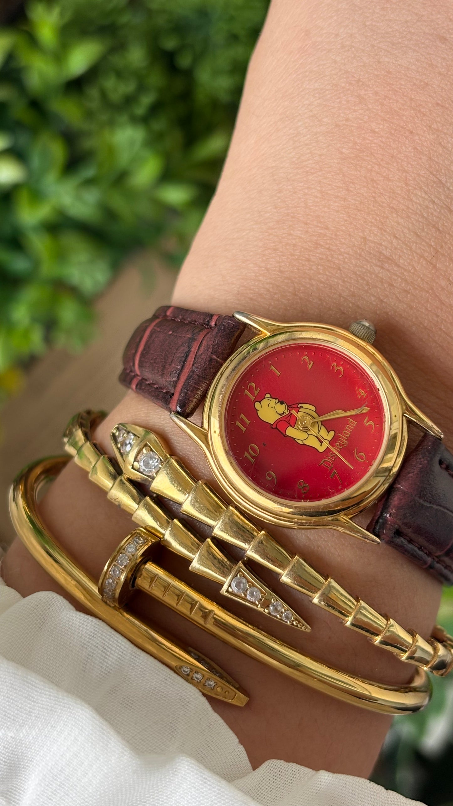 Rare Vintage Winnie the Pooh Red Dial Watch in Gold Tone Maroon Leather Quartz #00931