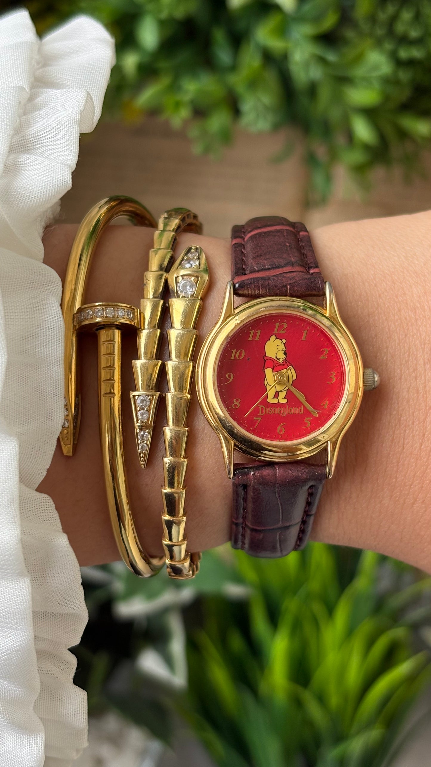 Rare Vintage Winnie the Pooh Red Dial Watch in Gold Tone Maroon Leather Quartz #00931