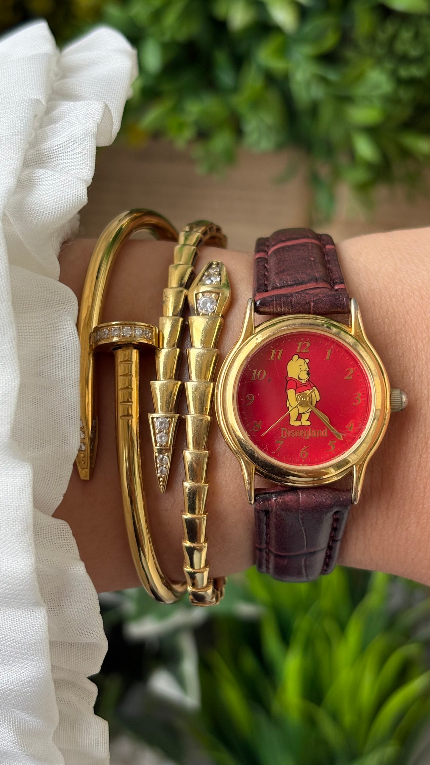 Rare Vintage Winnie the Pooh Red Dial Watch in Gold Tone Maroon Leather Quartz #00931