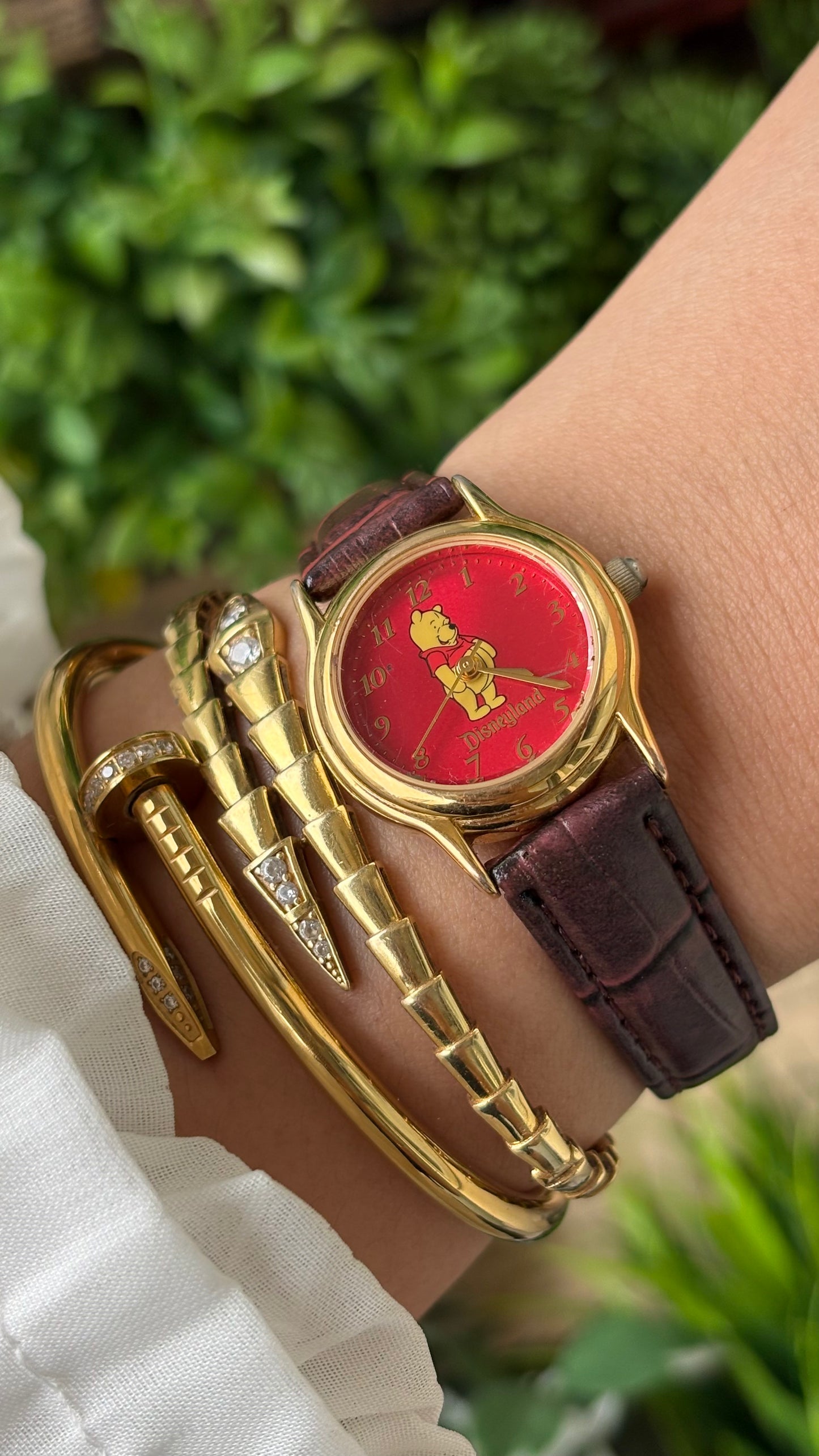 Rare Vintage Winnie the Pooh Red Dial Watch in Gold Tone Maroon Leather Quartz #00931