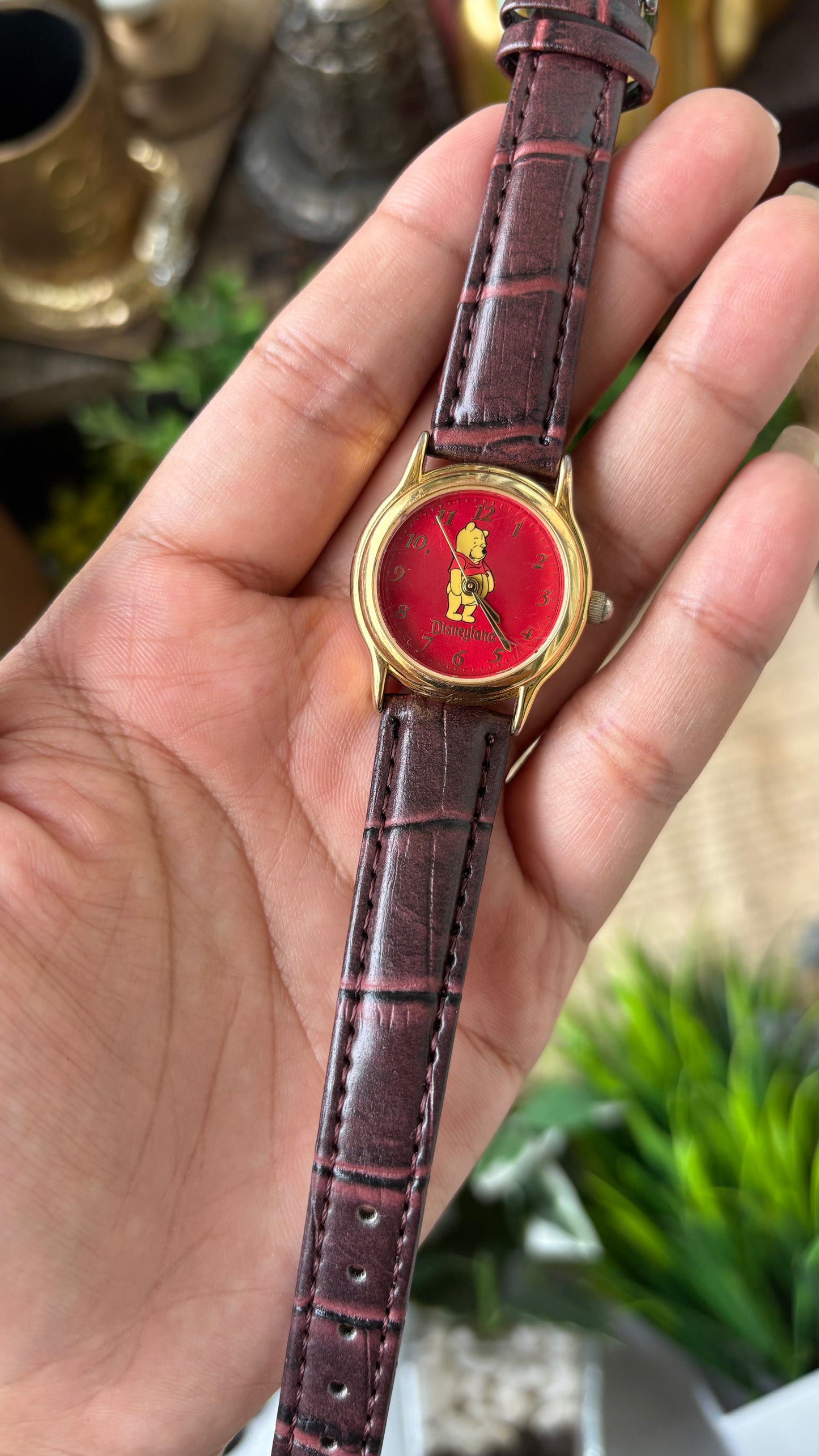 Rare Vintage Winnie the Pooh Red Dial Watch in Gold Tone Maroon Leather Quartz #00931