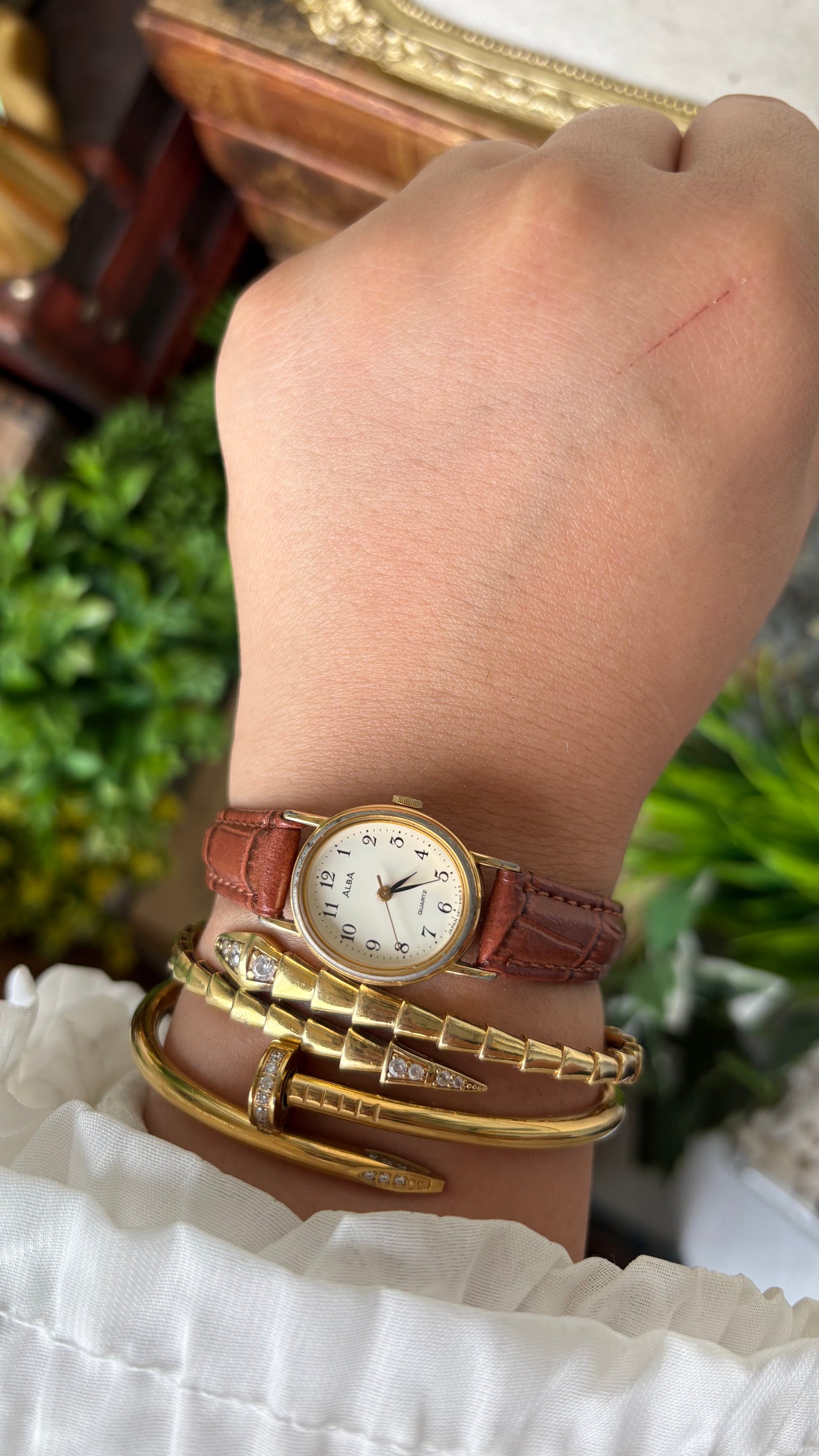 Dainty Vintage Alba Classic Watch in Gold Tone Brown Leather Oval Dial Quartz #00921