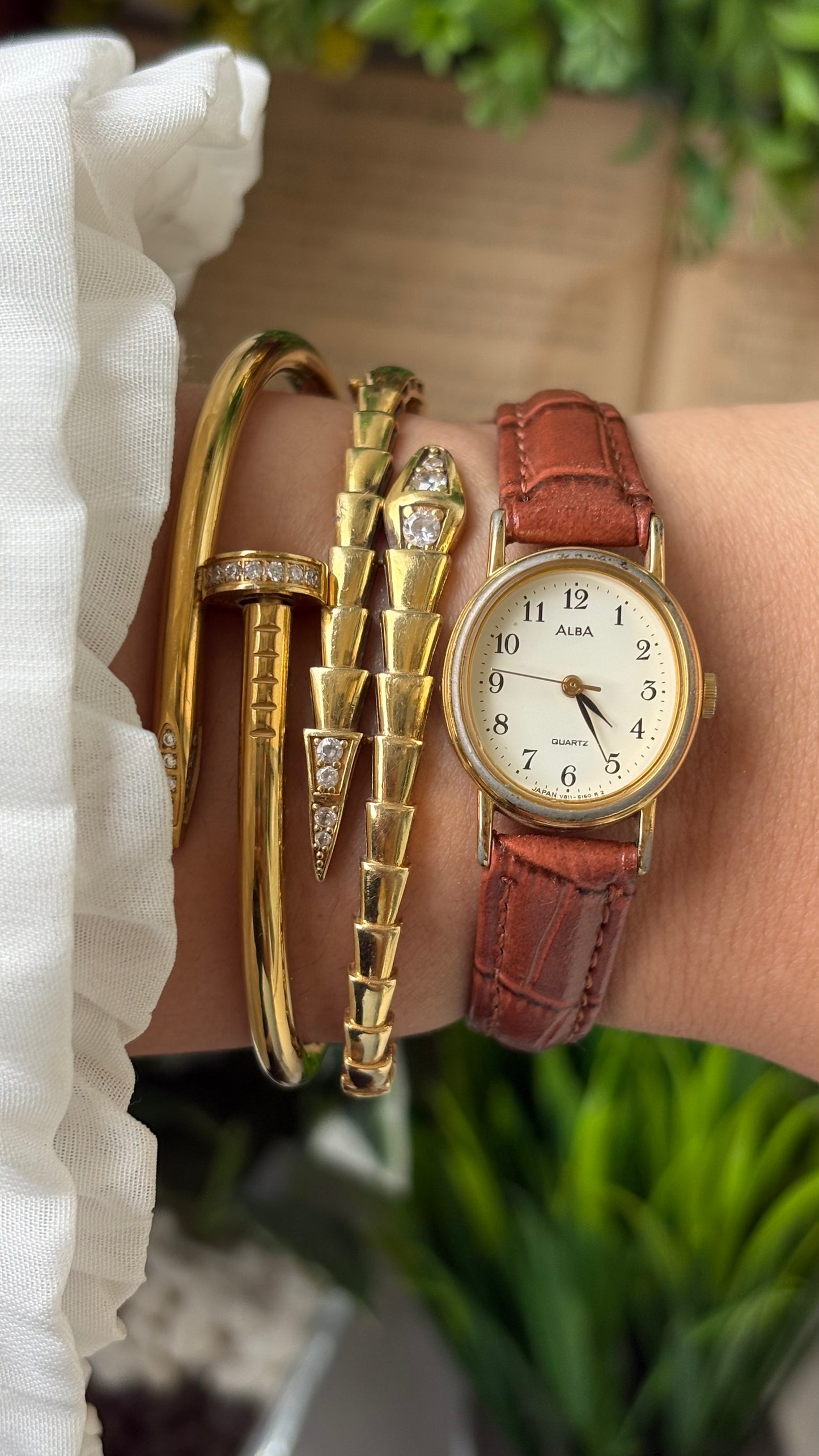 Dainty Vintage Alba Classic Watch in Gold Tone Brown Leather Oval Dial Quartz #00921