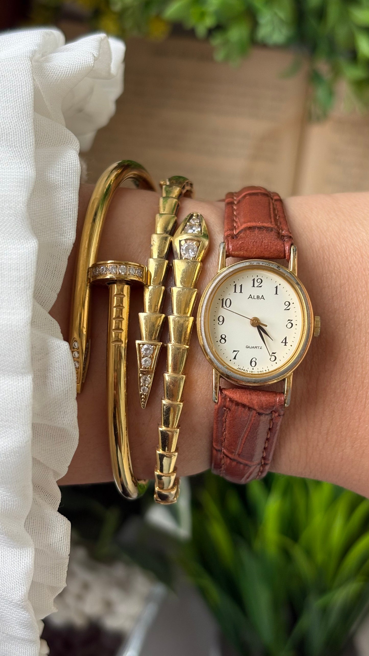 Dainty Vintage Alba Classic Watch in Gold Tone Brown Leather Oval Dial Quartz #00921