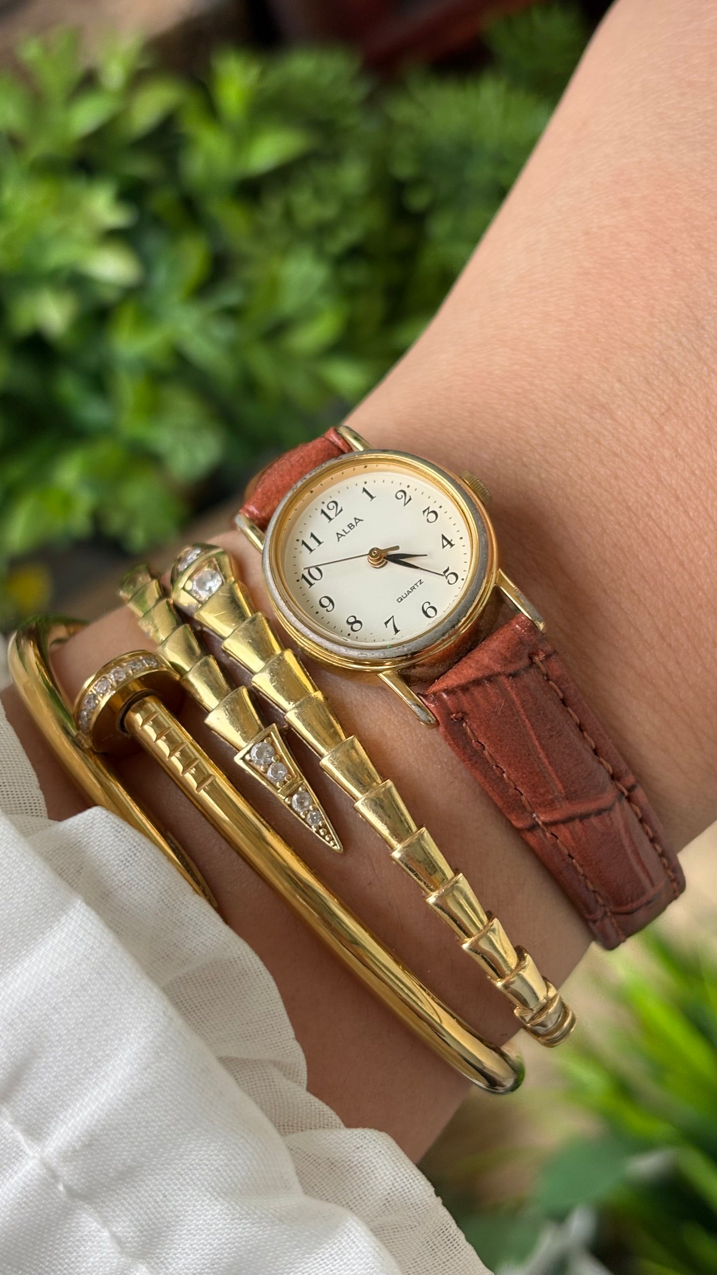 Dainty Vintage Alba Classic Watch in Gold Tone Brown Leather Oval Dial Quartz #00921