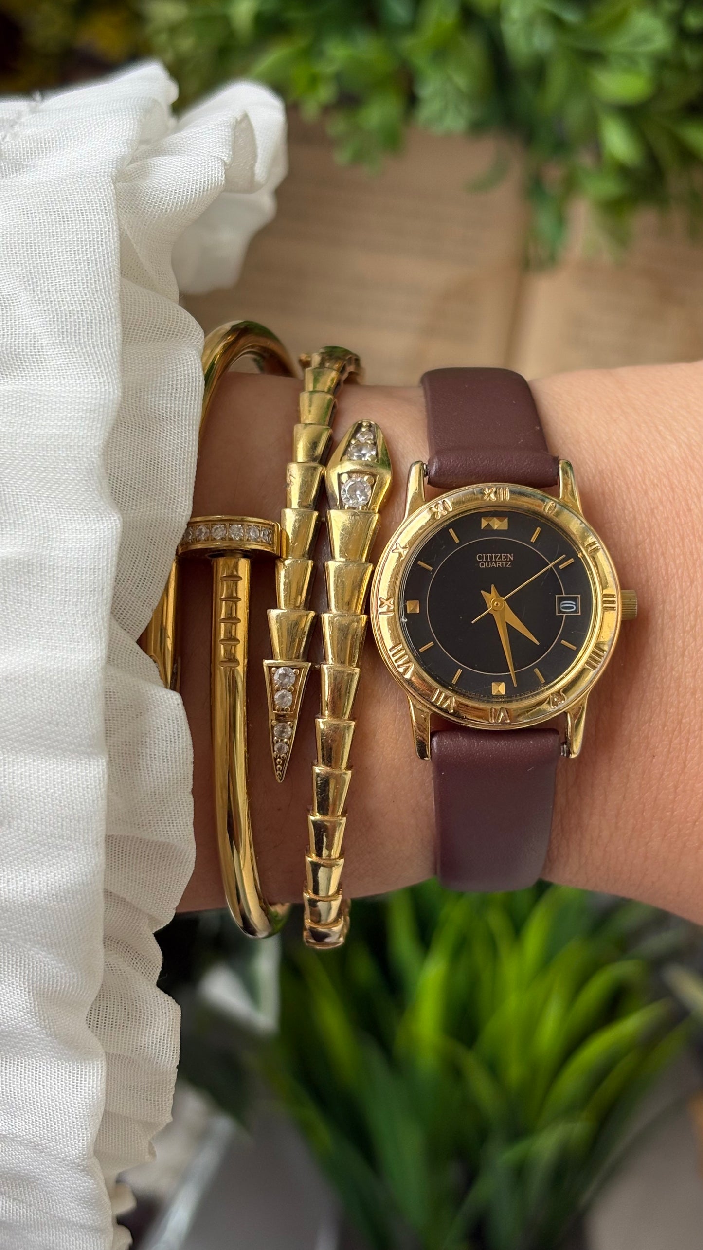 Vintage Citizen Date Window Watch in Gold Tone Brown Leather Black Dial Quartz #00934