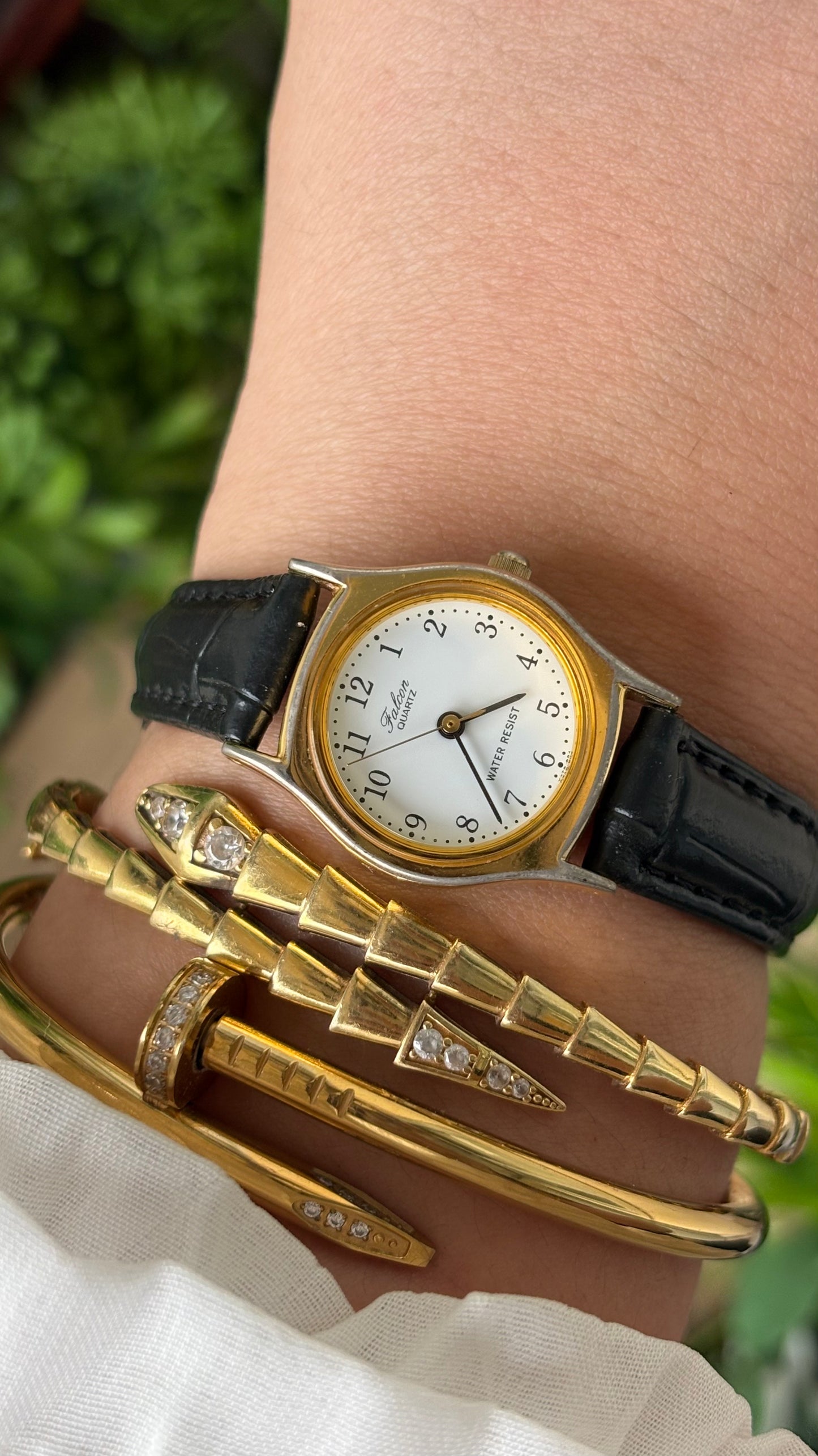 Dainty Vintage Falcon Q&Q Classic Watch in Gold Tone Black Leather Quartz #00920