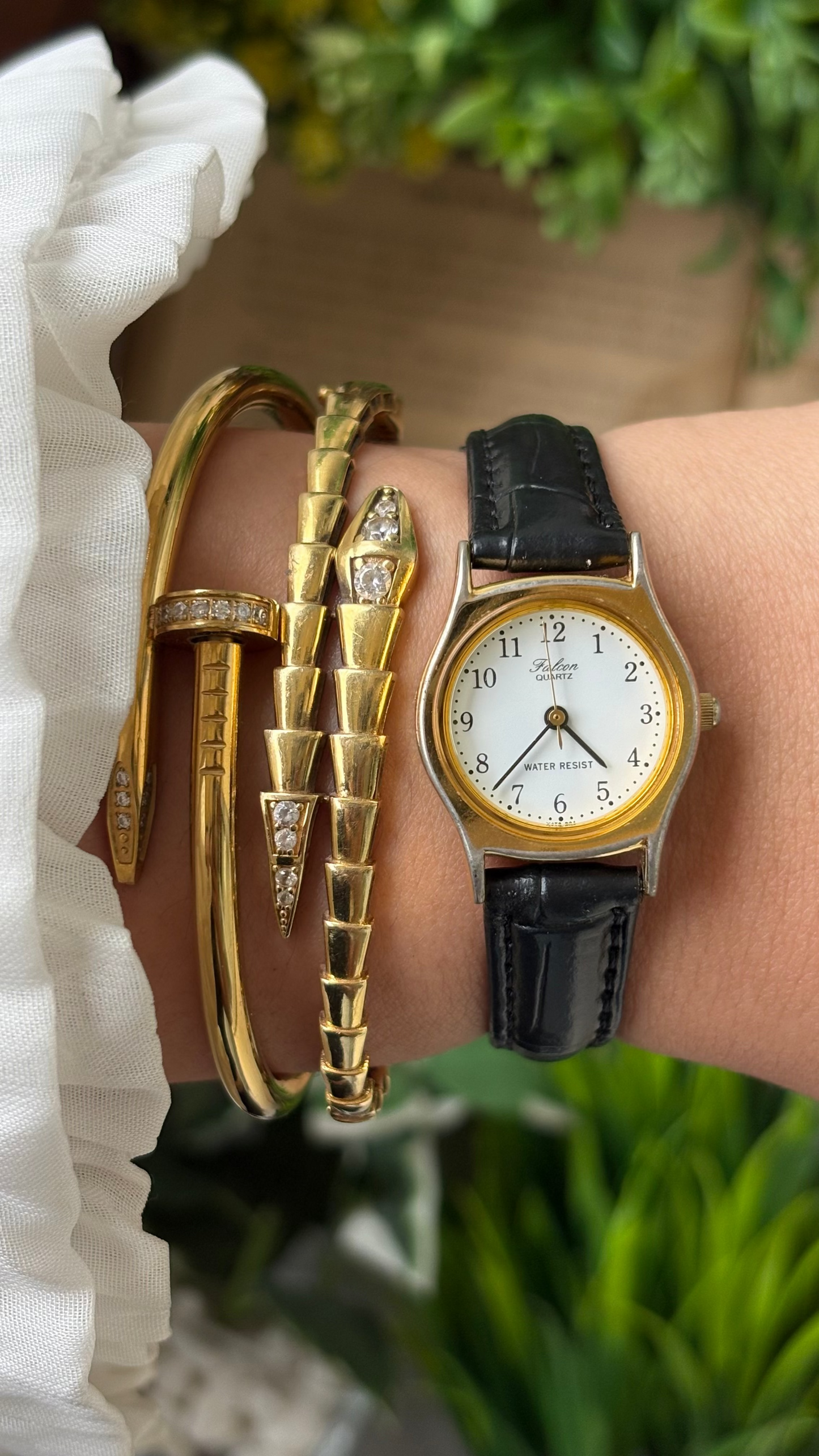 Dainty Vintage Falcon Q&Q Classic Watch in Gold Tone Black Leather Quartz #00920