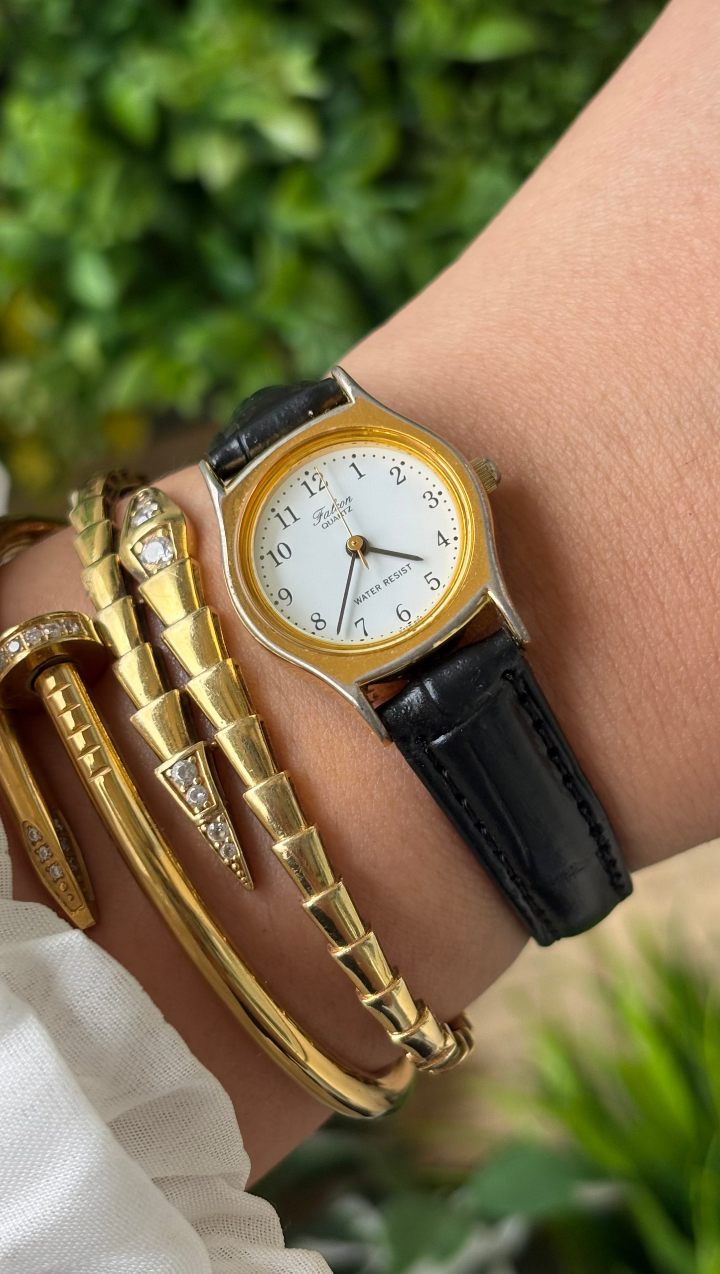 Dainty Vintage Falcon Q&Q Classic Watch in Gold Tone Black Leather Quartz #00920