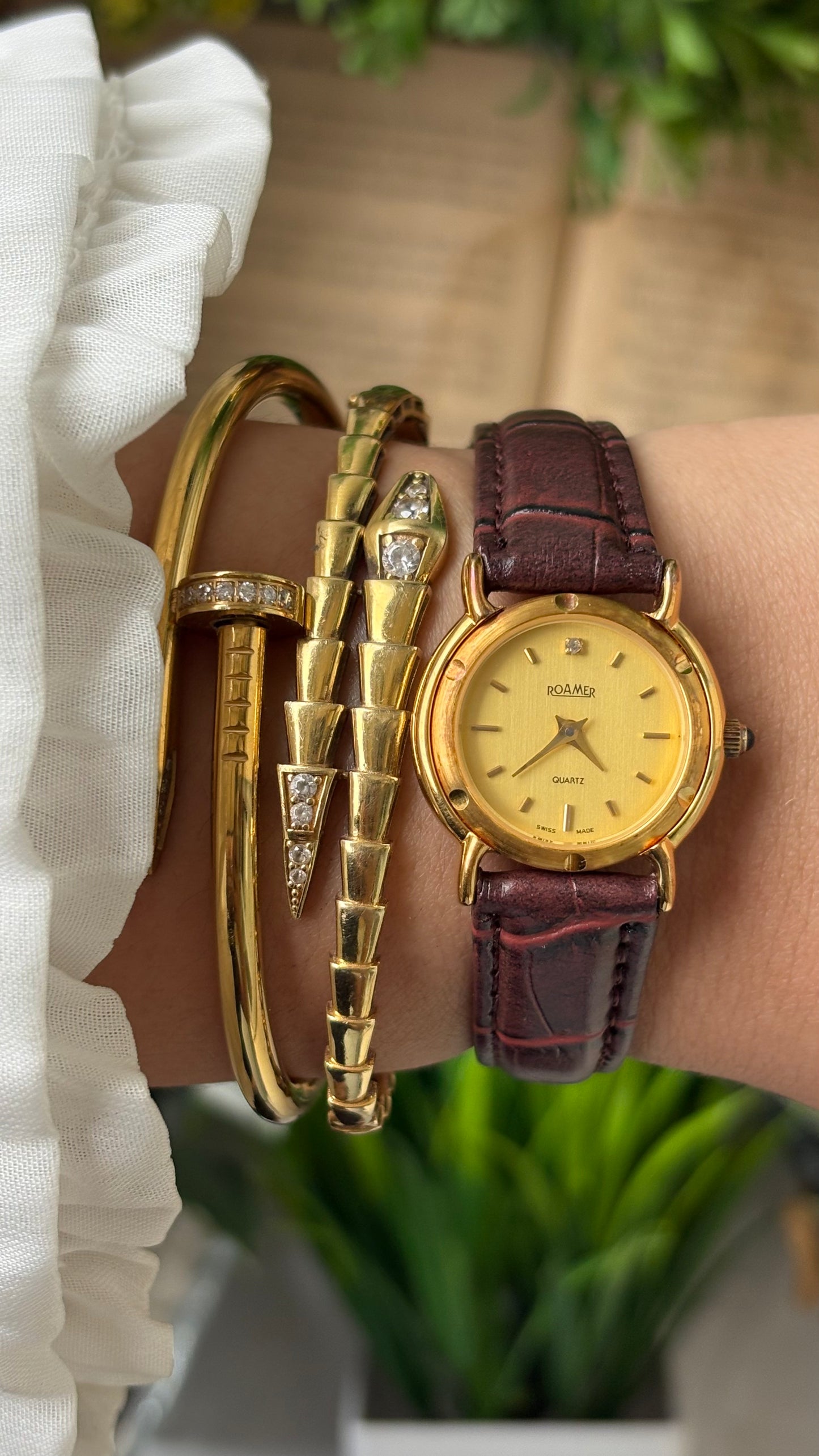 Vintage Roamer Swiss Minimalist Watch with Unique Details in Gold Tone Maroon Leather Quartz #00925