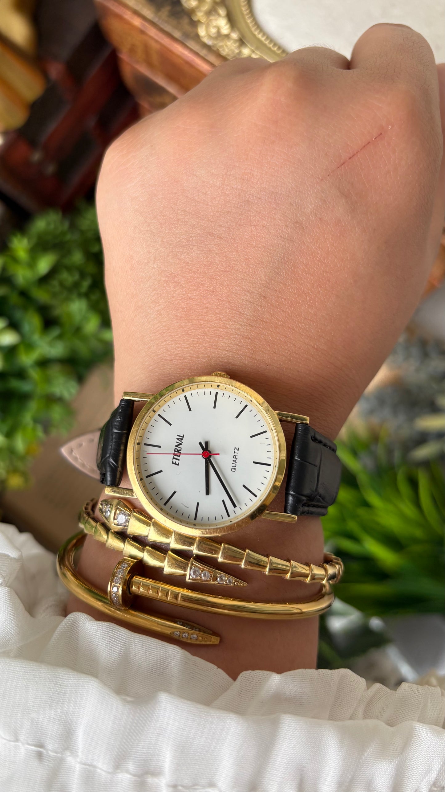 Vintage Eternal Minimalist Men's Watch in Gold Tone Black Leather Quartz #00937