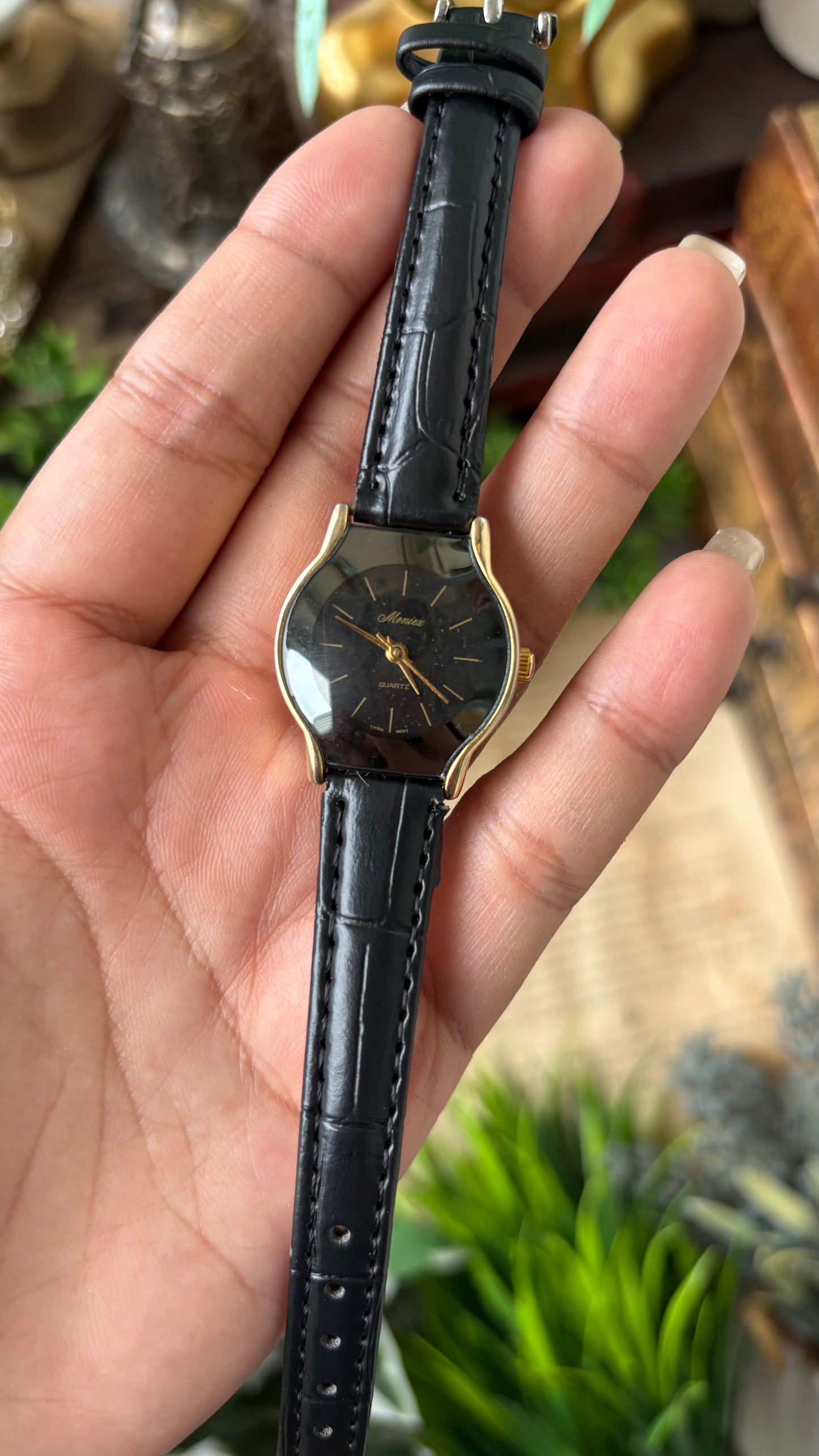 Vintage Dainty Moniex Elegant Blackout Dial Watch in Gold Tone Black Leather Quartz #00924