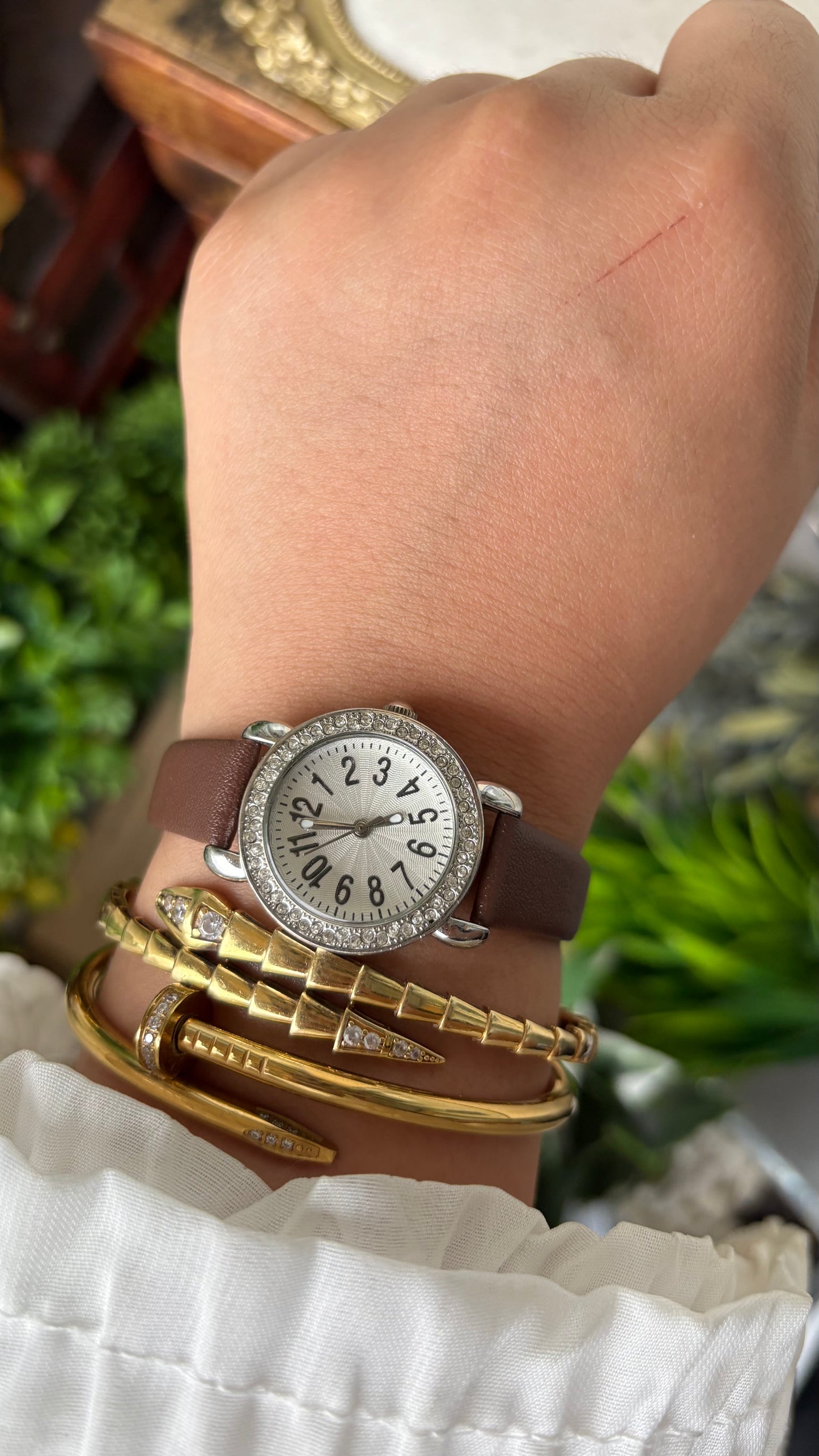 Vintage Merona Rhinestone Bezel Zigzag Dial Watch in Silver Tone Brown Leather Quartz #00943