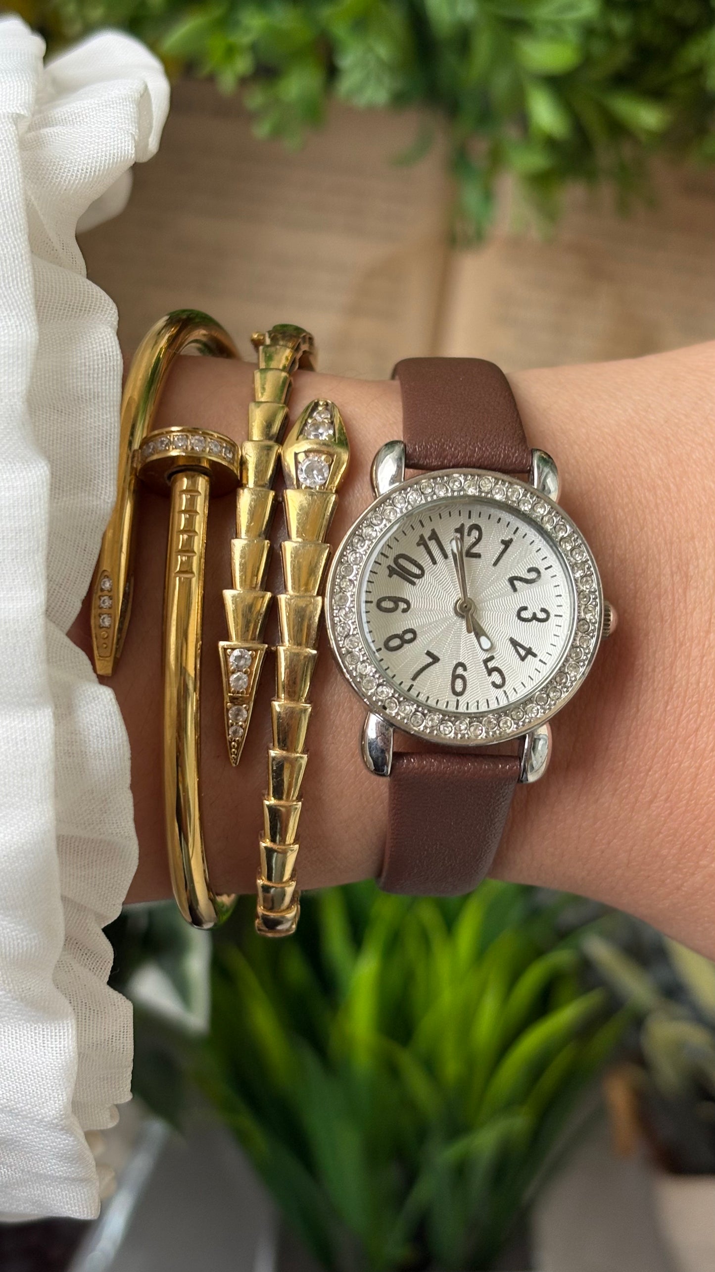 Vintage Merona Rhinestone Bezel Zigzag Dial Watch in Silver Tone Brown Leather Quartz #00943