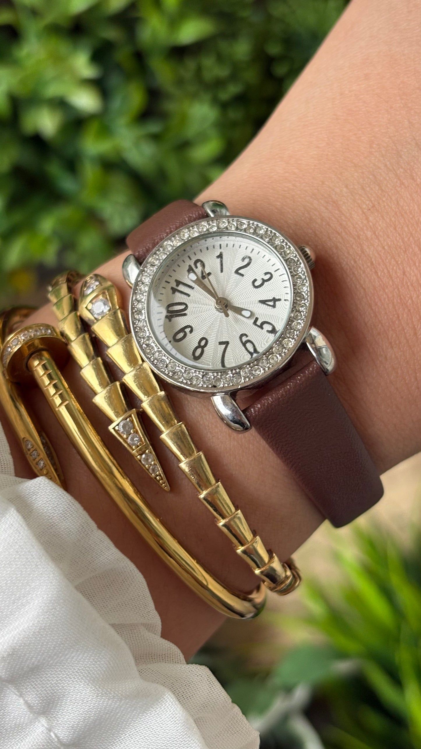 Vintage Merona Rhinestone Bezel Zigzag Dial Watch in Silver Tone Brown Leather Quartz #00943