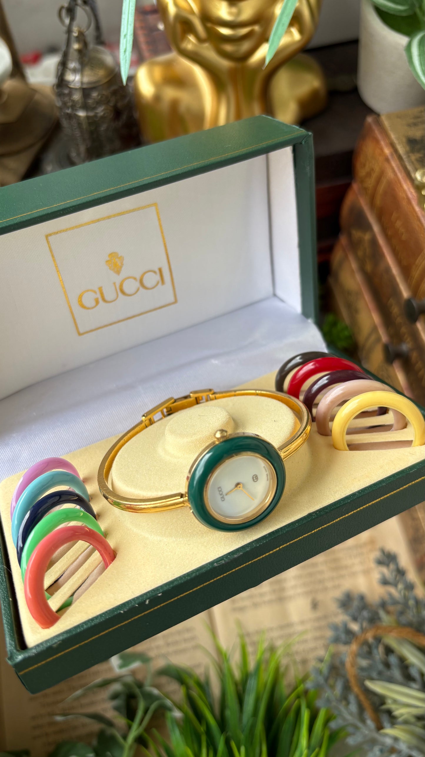 Extremely Rare Vintage Gucci 1100L Interchangeable Bezel Set Bangle Watch in Gold Tone