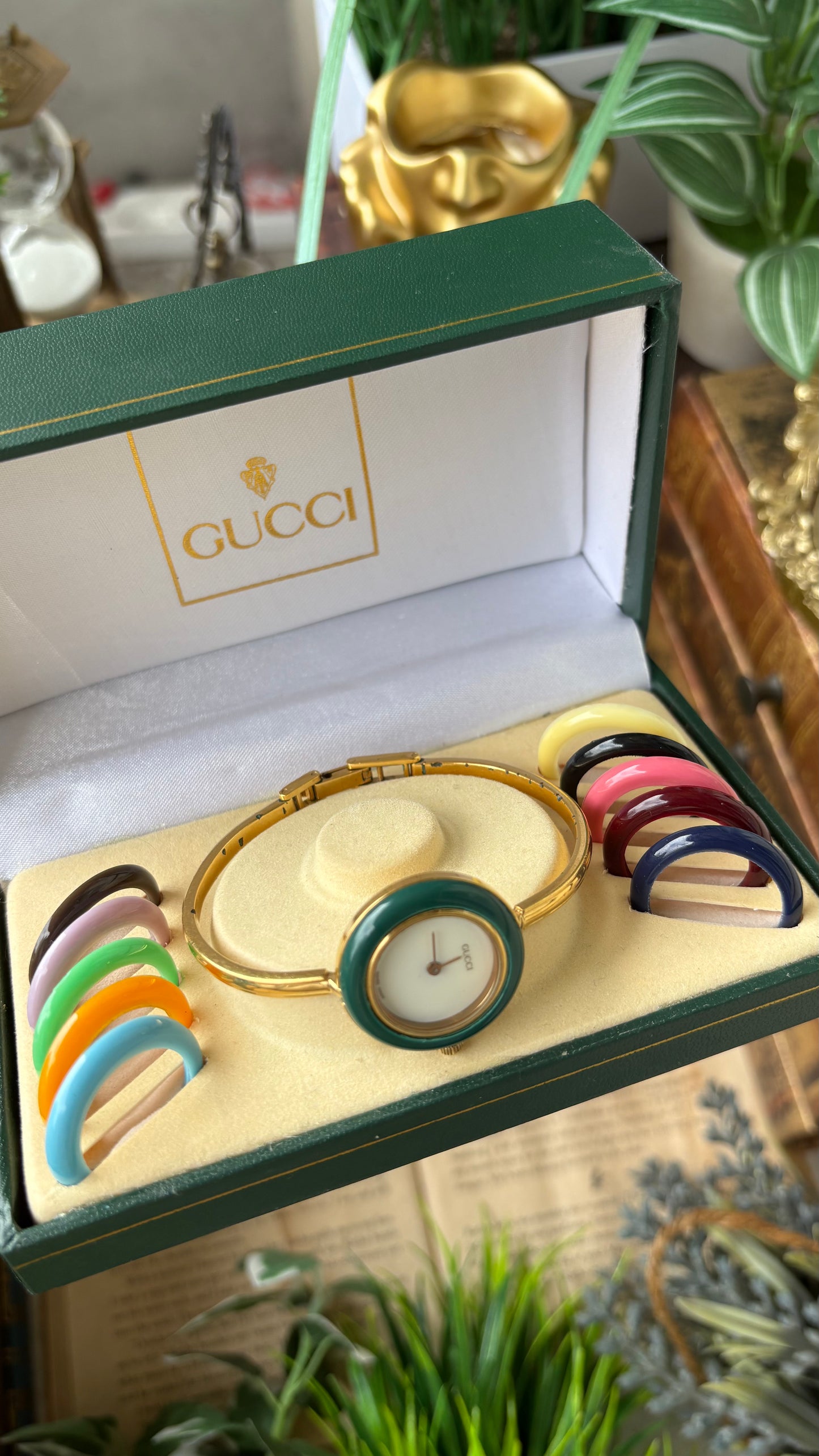 Extremely Rare Vintage Gucci 1100L Interchangeable Bezel Set Bangle Watch in Gold Tone