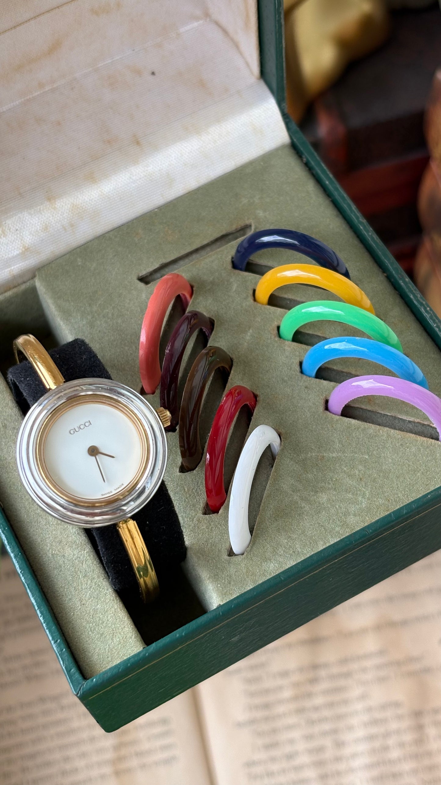 Extremely Rare Vintage Gucci 1100L Interchangeable Bezel Set Bangle Watch in Gold Tone