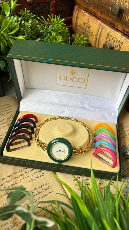 Extremely Rare Vintage Gucci 1100L Interchangeable Bezel Set Bangle Watch in Gold Tone