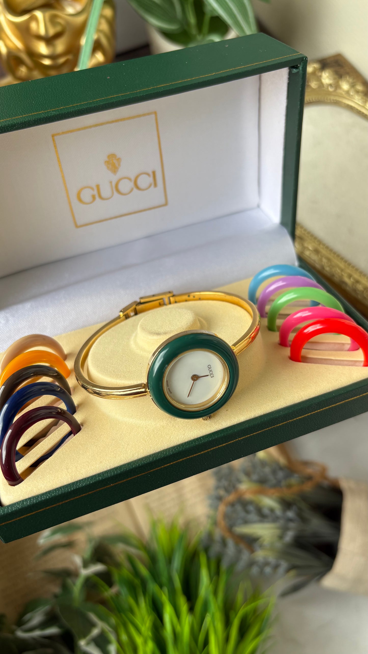 Extremely Rare Vintage Gucci 1100L Interchangeable Bezel Set Bangle Watch in Gold Tone