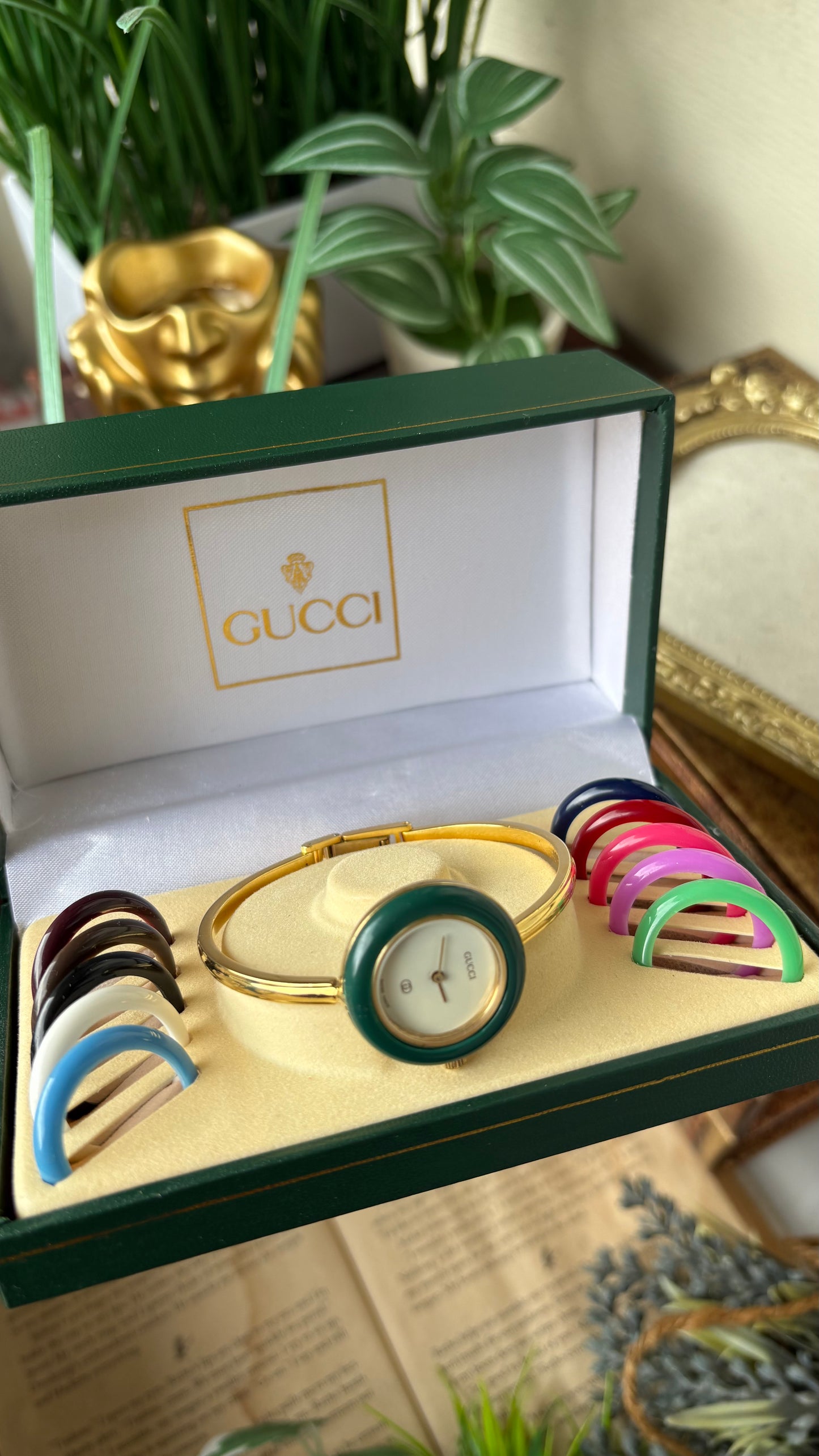Extremely Rare Vintage Gucci 1100L Interchangeable Bezel Set Bangle Watch in Gold Tone