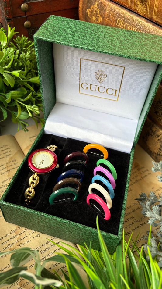 Extremely Rare Vintage Gucci 1100L Interchangeable Bezel Set Bangle Watch in Gold Tone