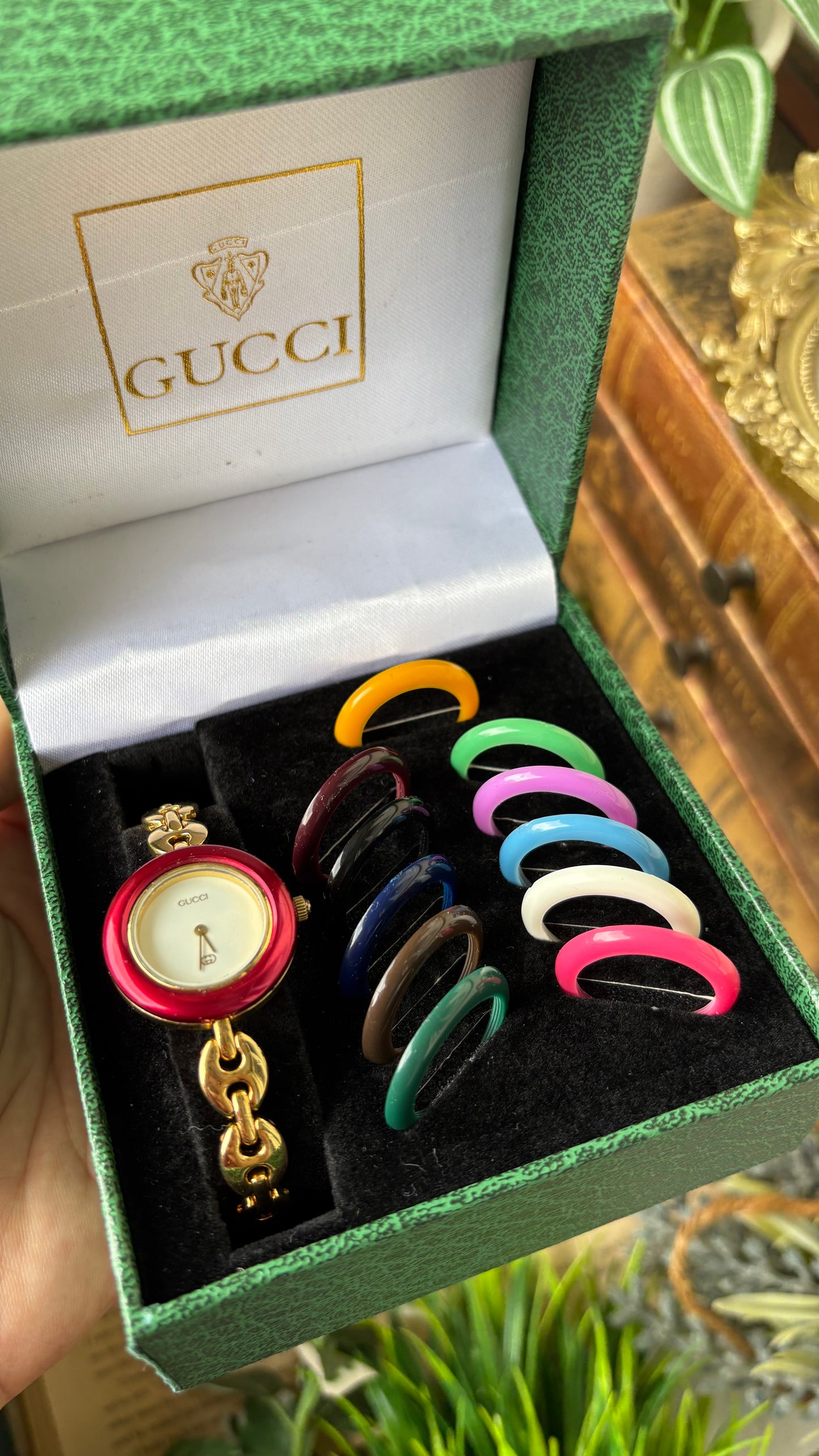 Extremely Rare Vintage Gucci 1100L Interchangeable Bezel Set Bangle Watch in Gold Tone