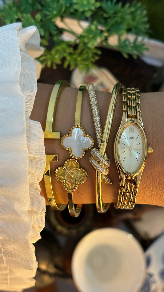 Rare Dainty Vintage Suisse Monet Slim Oval Classic Watch in Gold Tone Quartz Seiko XV00 Movement