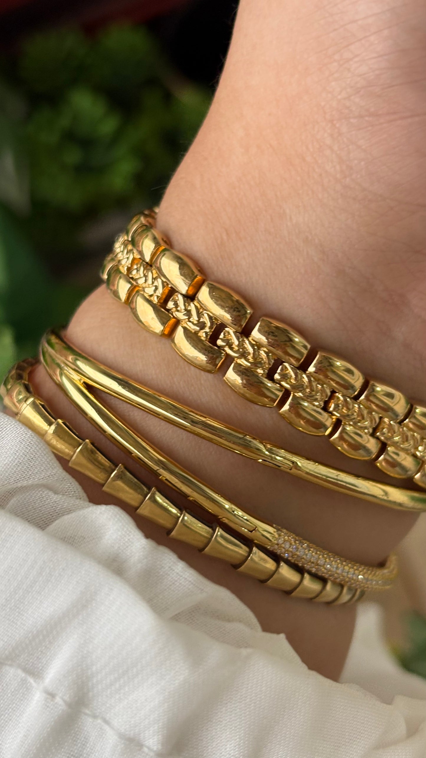 Vintage Lombardi Watch in Gold Tone Mother of Pearl Oval Dial Quartz