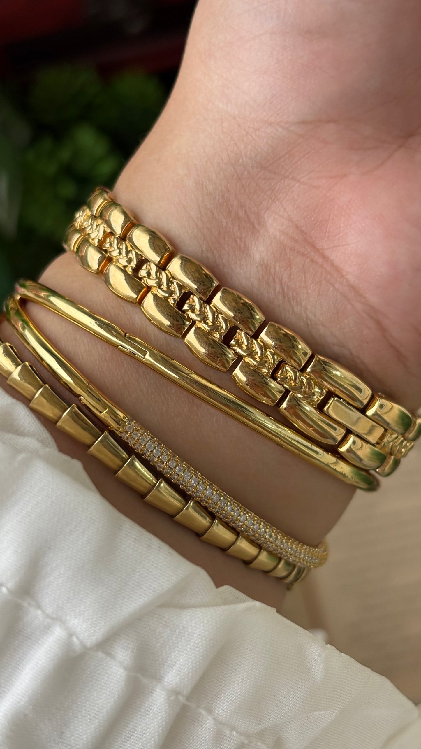 Vintage Lombardi Watch in Gold Tone Mother of Pearl Oval Dial Quartz